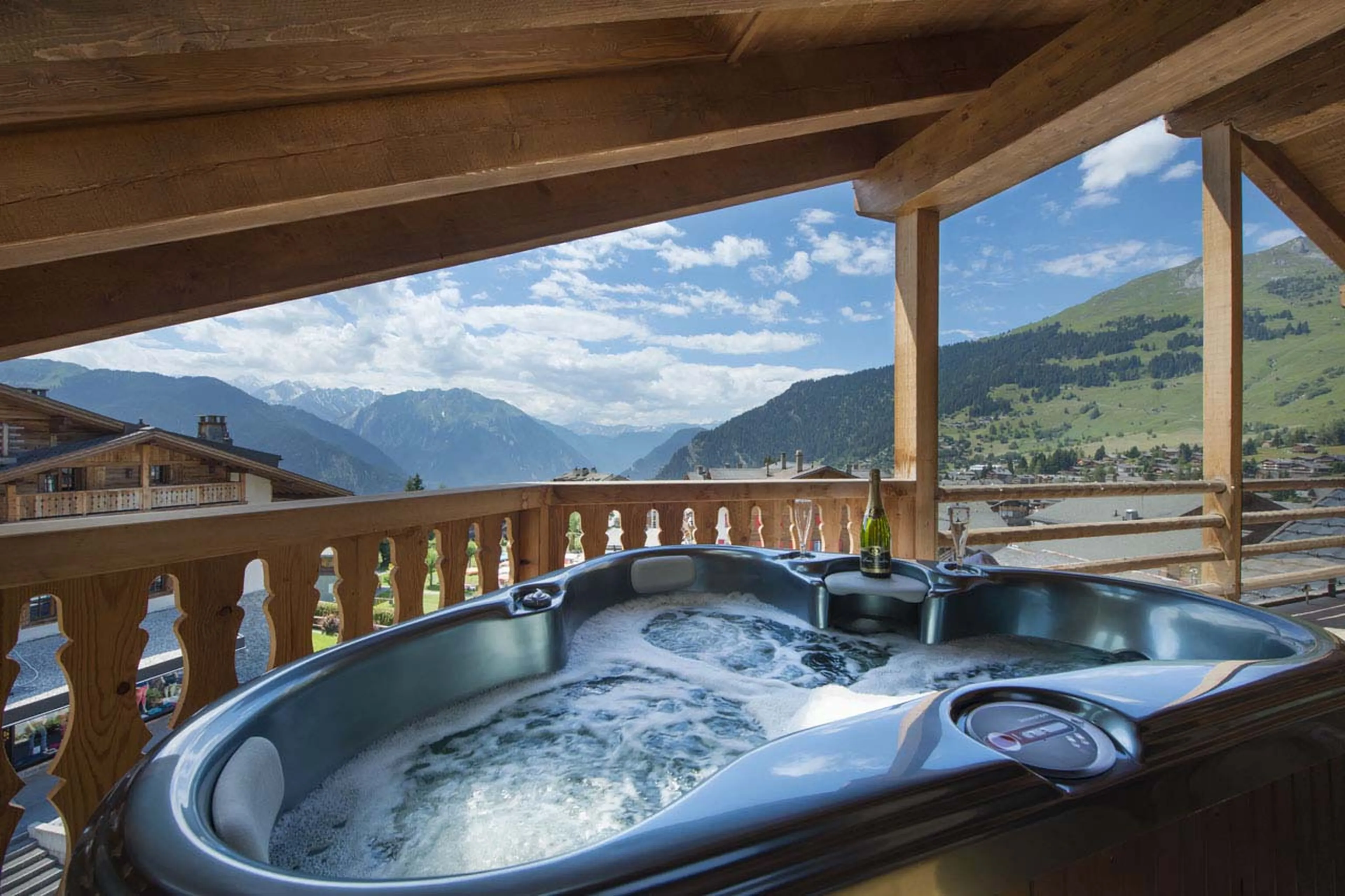 Hot tub at No. 5 Penthouse in Verbier