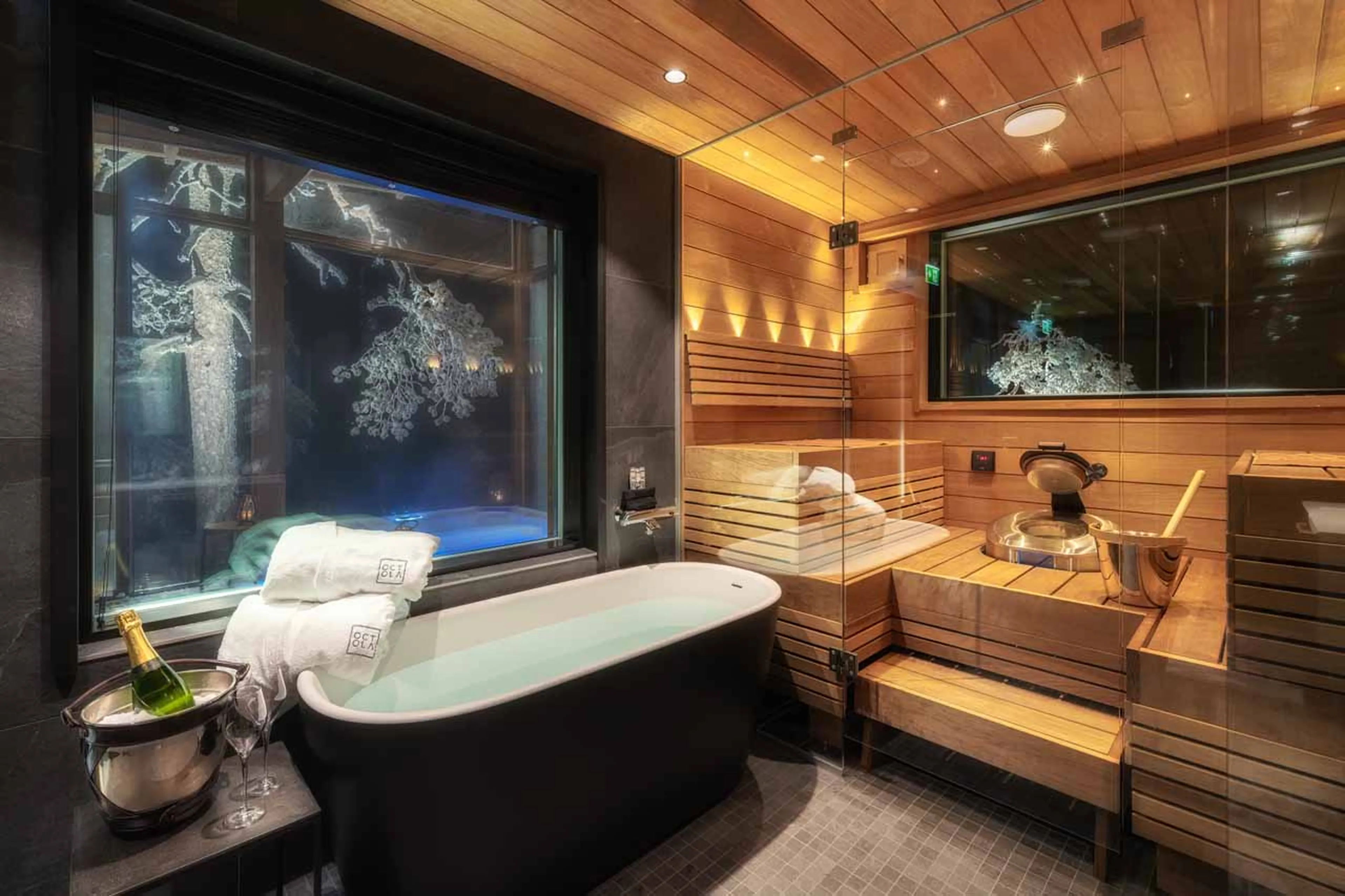 Sauna and bathtub at Octola Villa in Arctic Finland