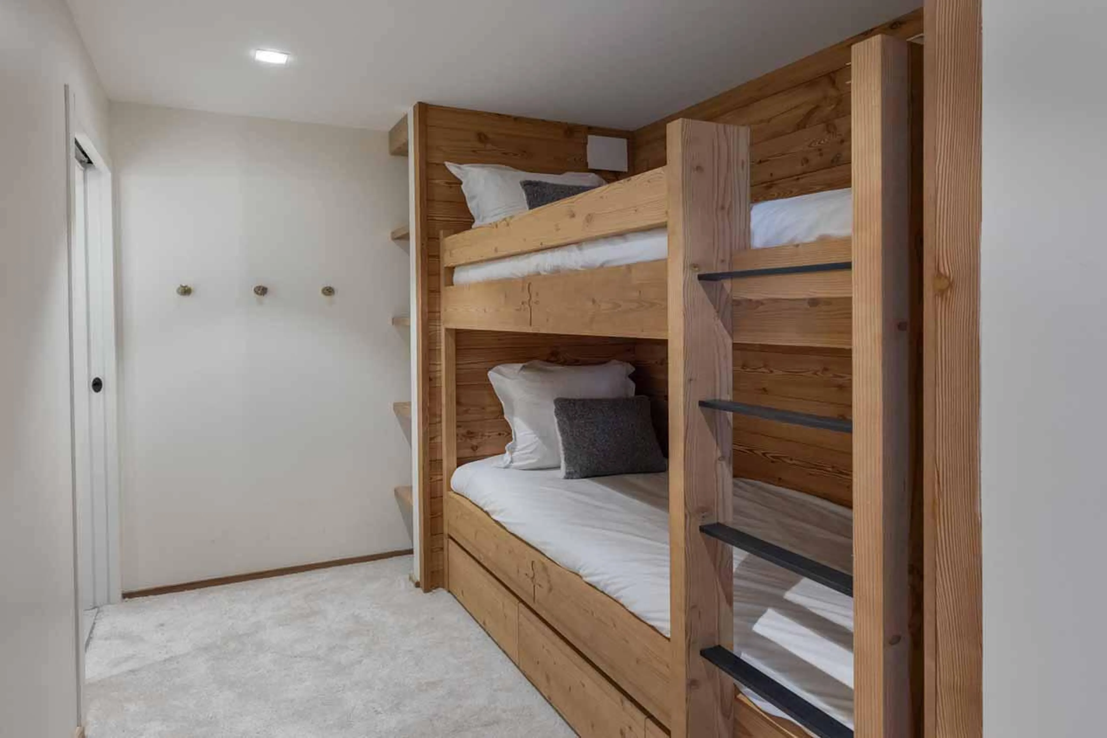 Mountain cabin with bunk beds in Apartment Avorio, Courchevel 1850