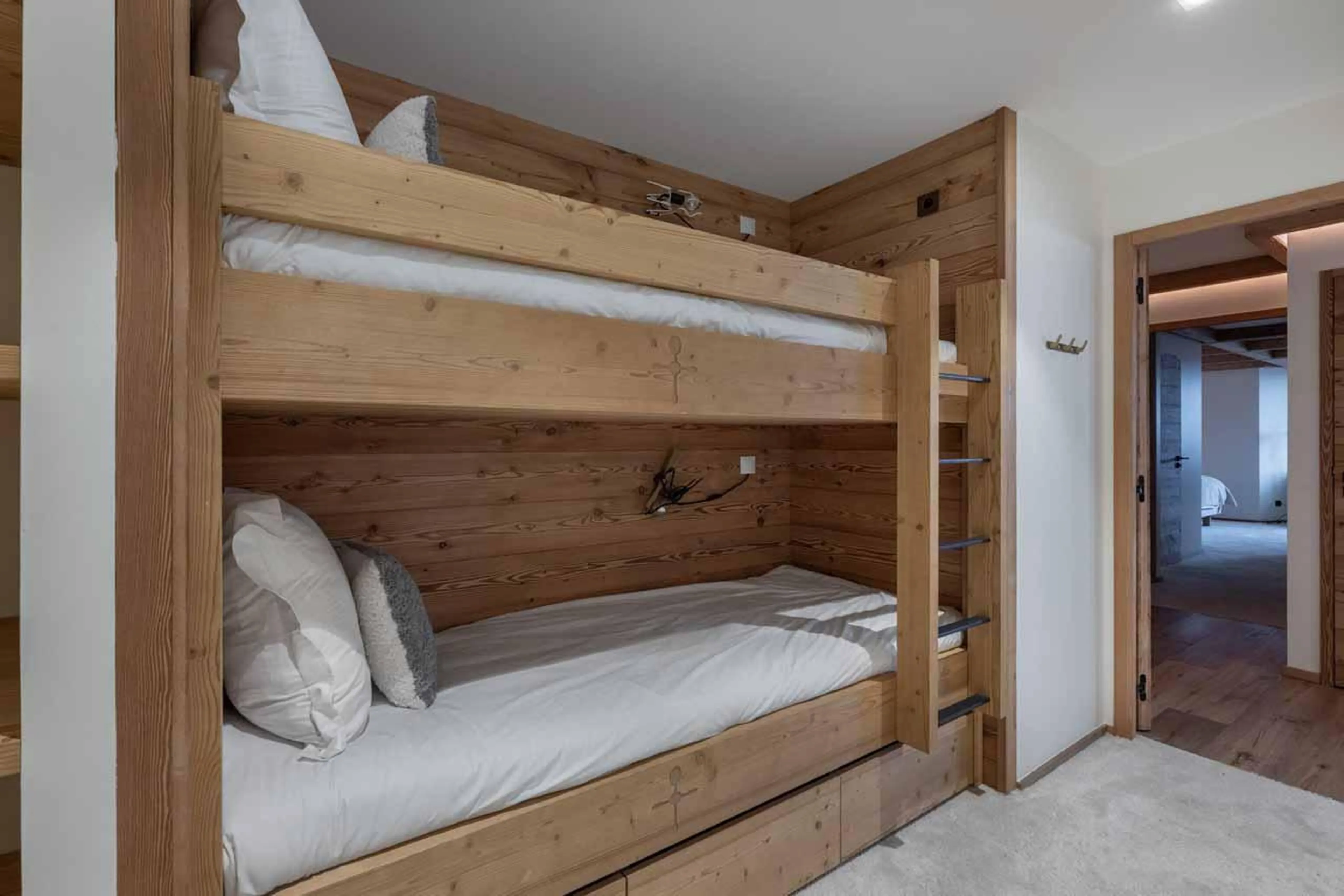 Mountain cabin with one bunk bed (sleeps two) in Apartment Avorio, Courchevel 1850
