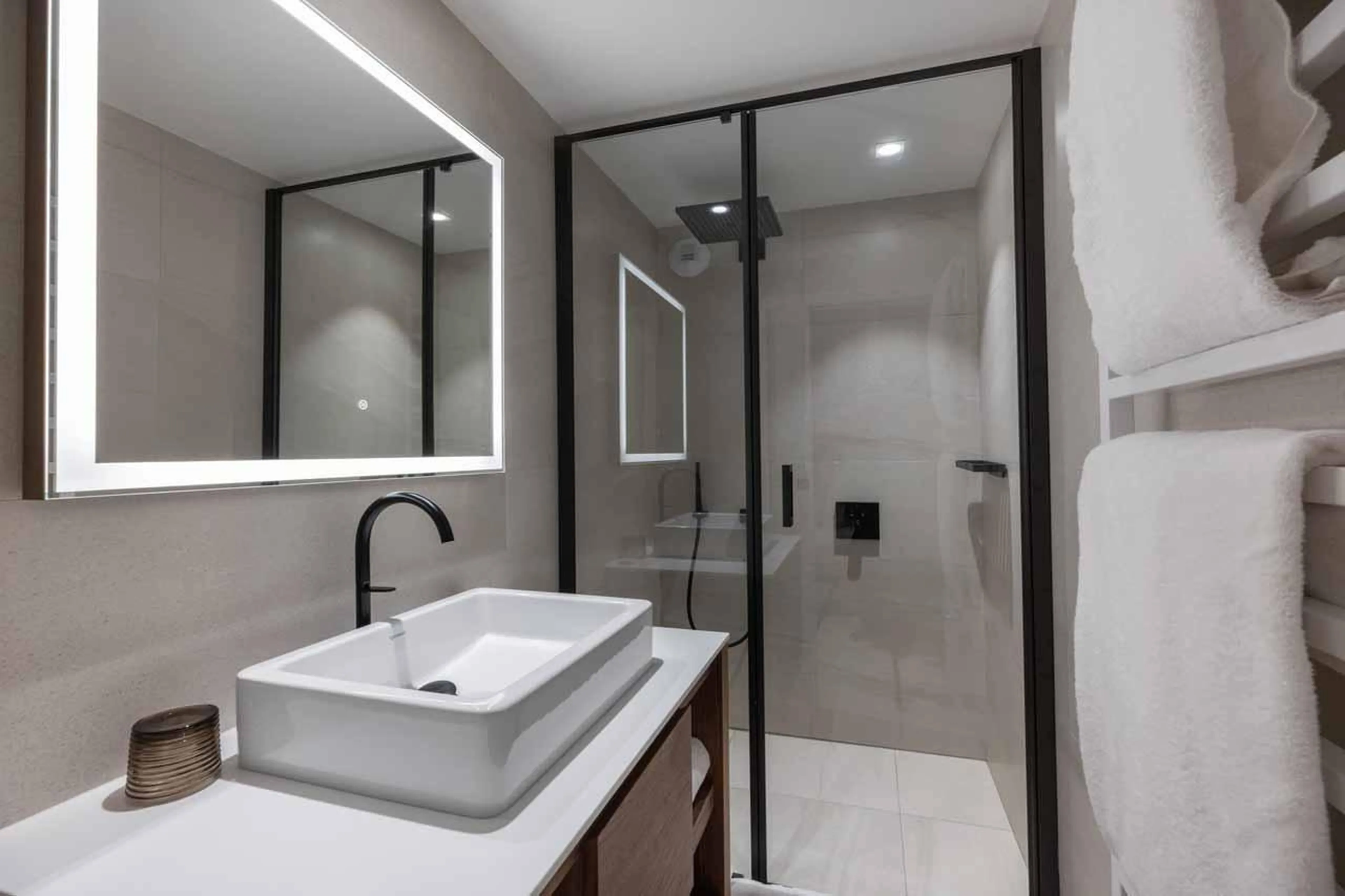 Mountain cabin en-suite in Apartment Avorio, Courchevel 1850