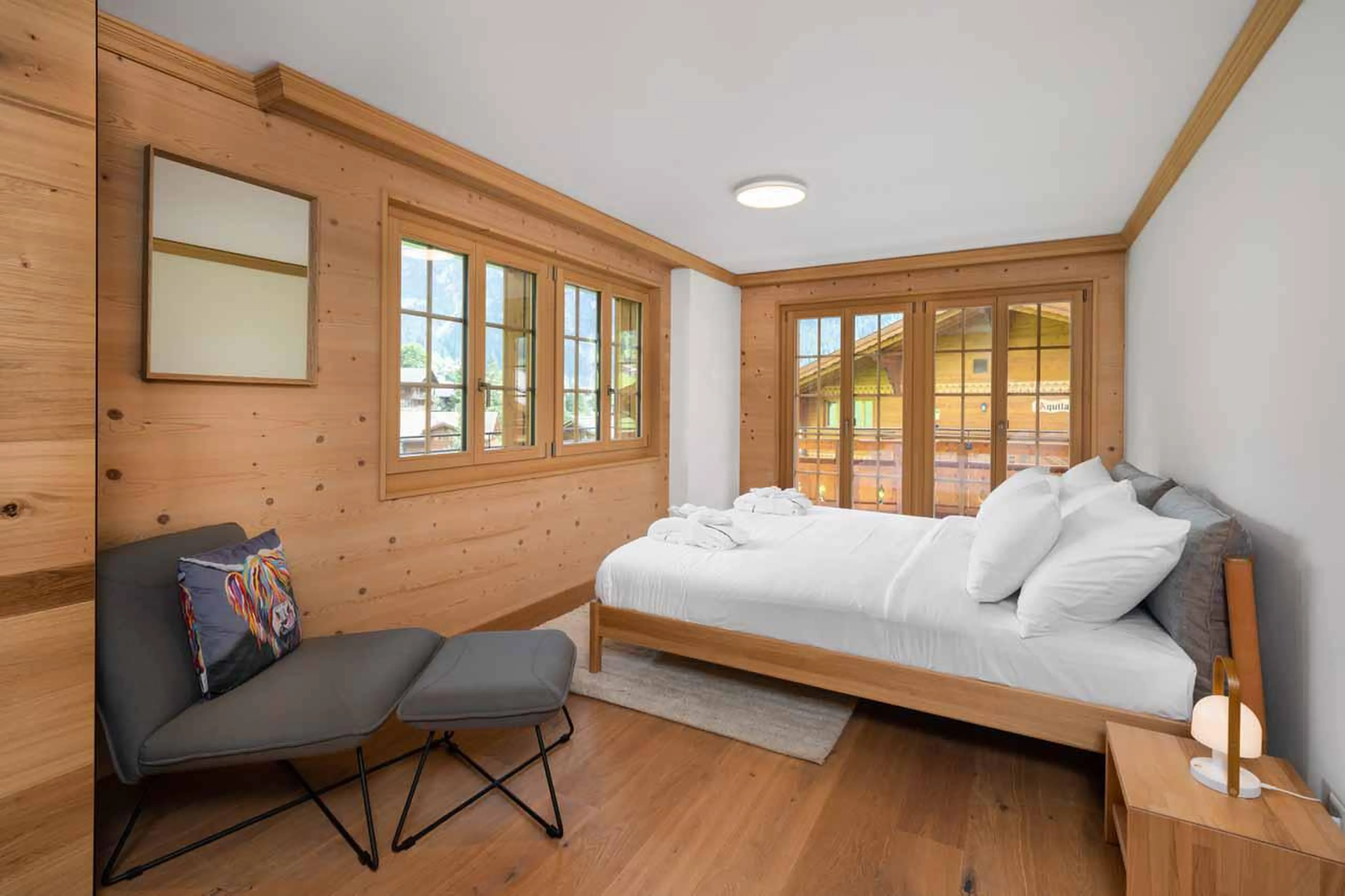 First floor double bedroom next to TV lounge at Chalet Alia in Grindelwald