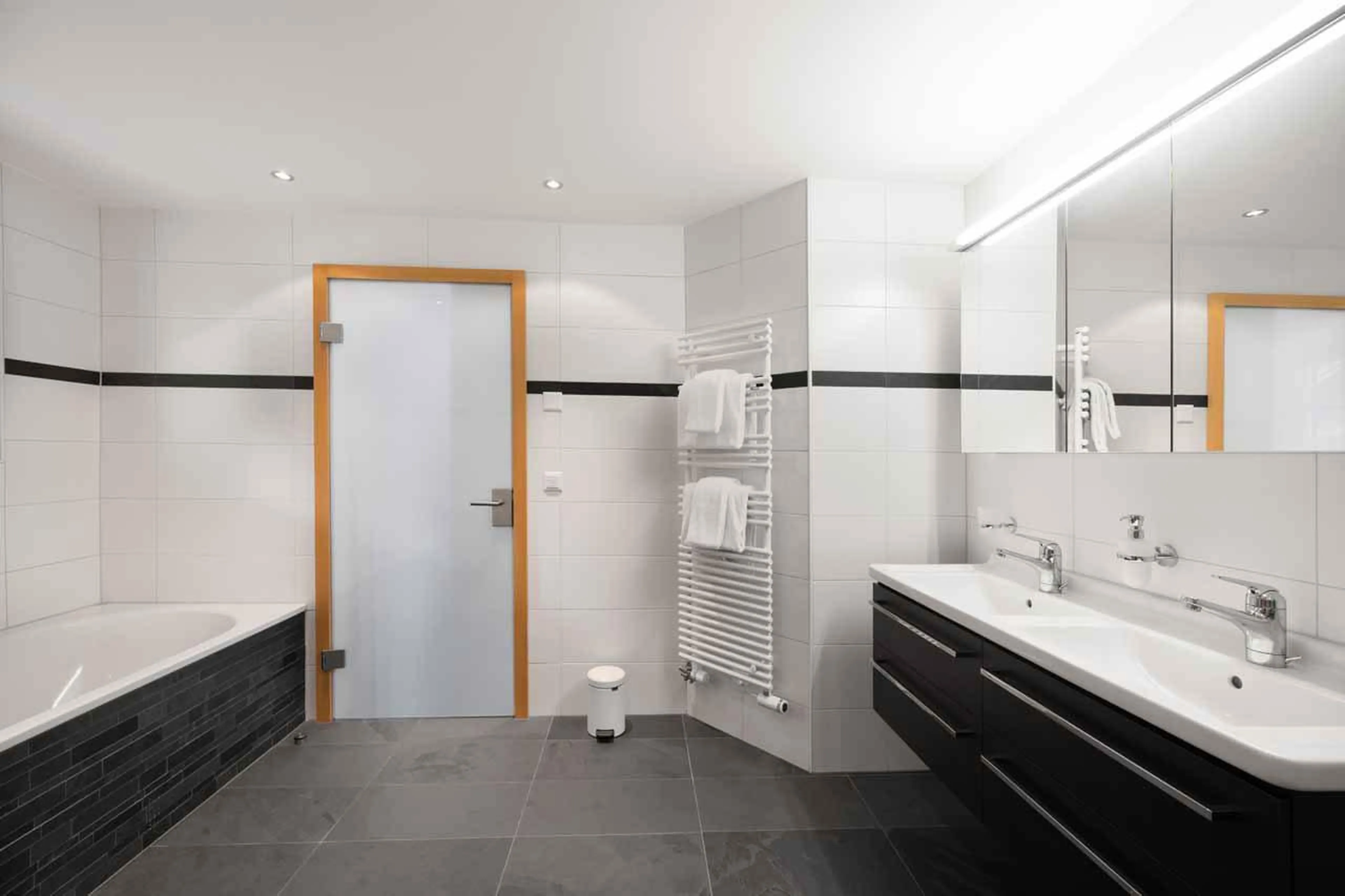 Shared bathroom at Chalet Alia in Grindelwald