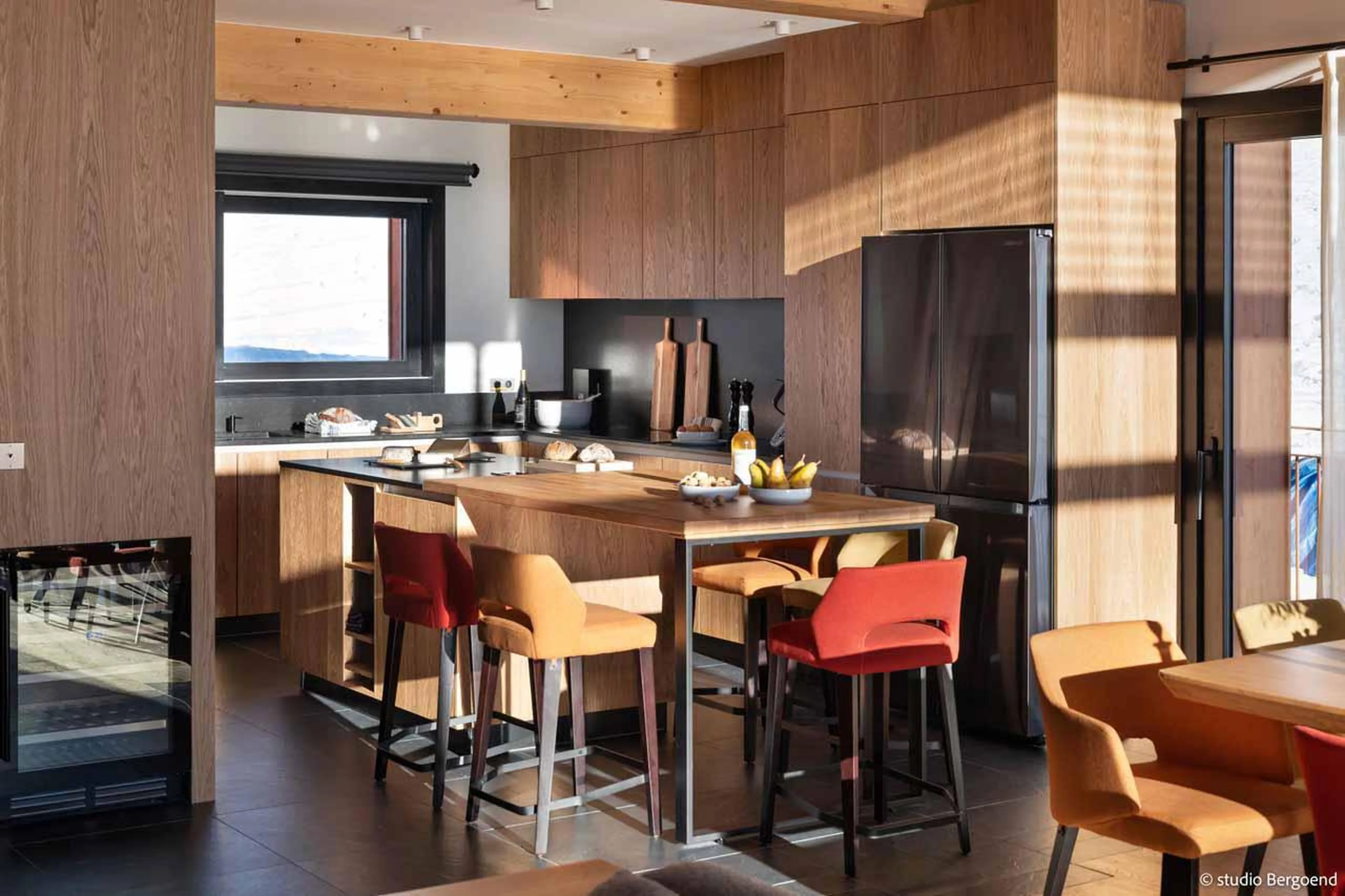 Fully-equipped kitchen with Mont-Blanc view at Chalet Arpoza in Les Arcs