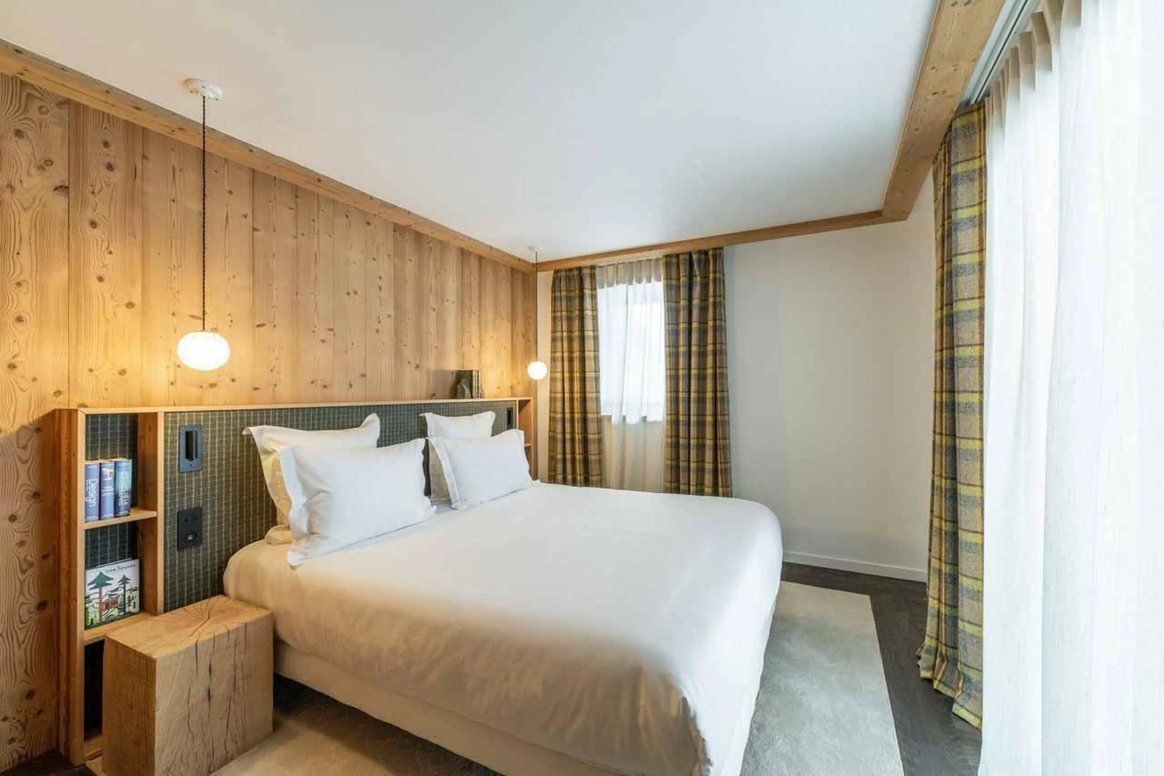 Double bedroom in Chalet Beloukha, Courchevel Le Praz