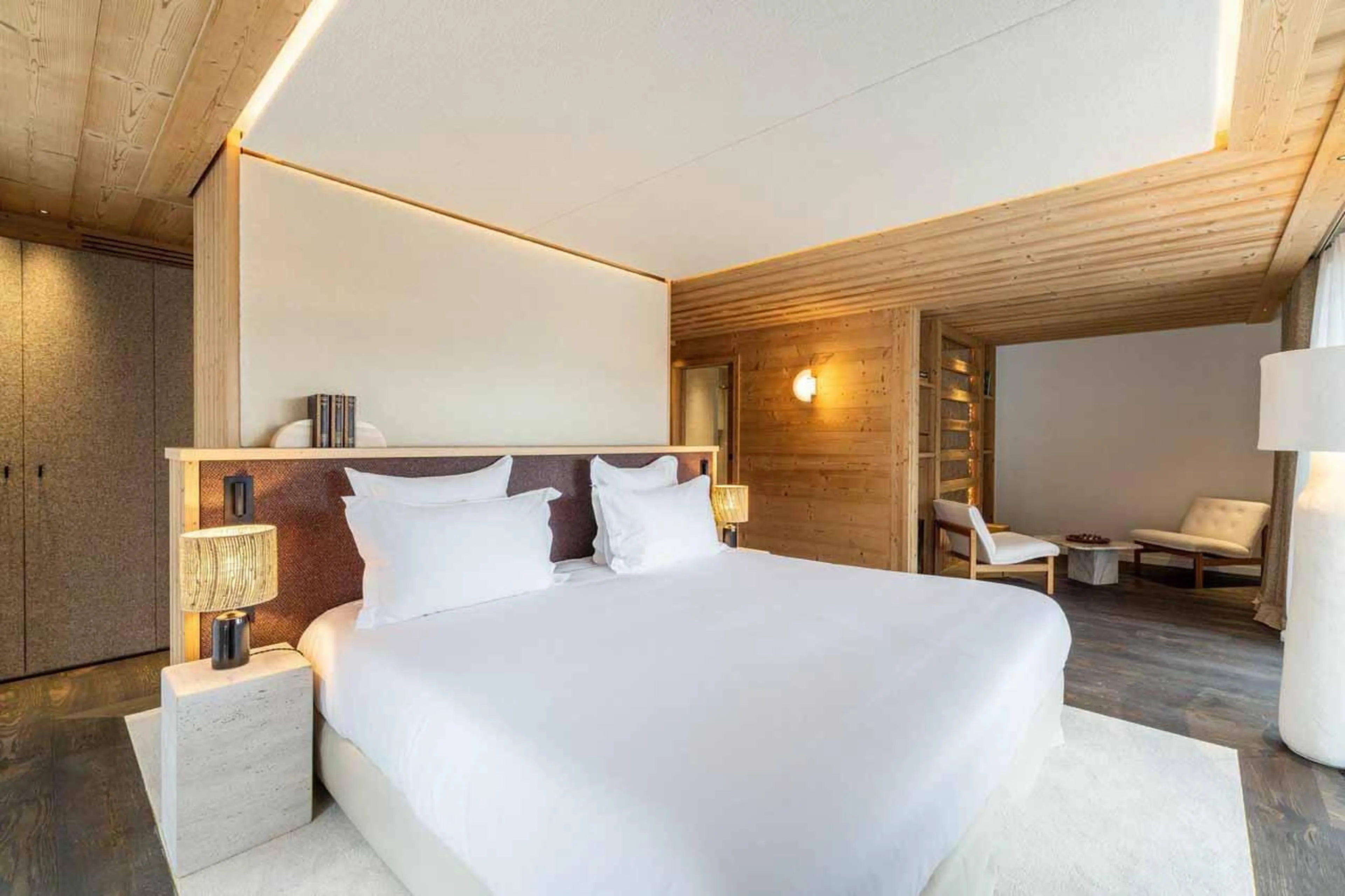 Double bedroom with living area in Chalet Beloukha, Courchevel Le Praz