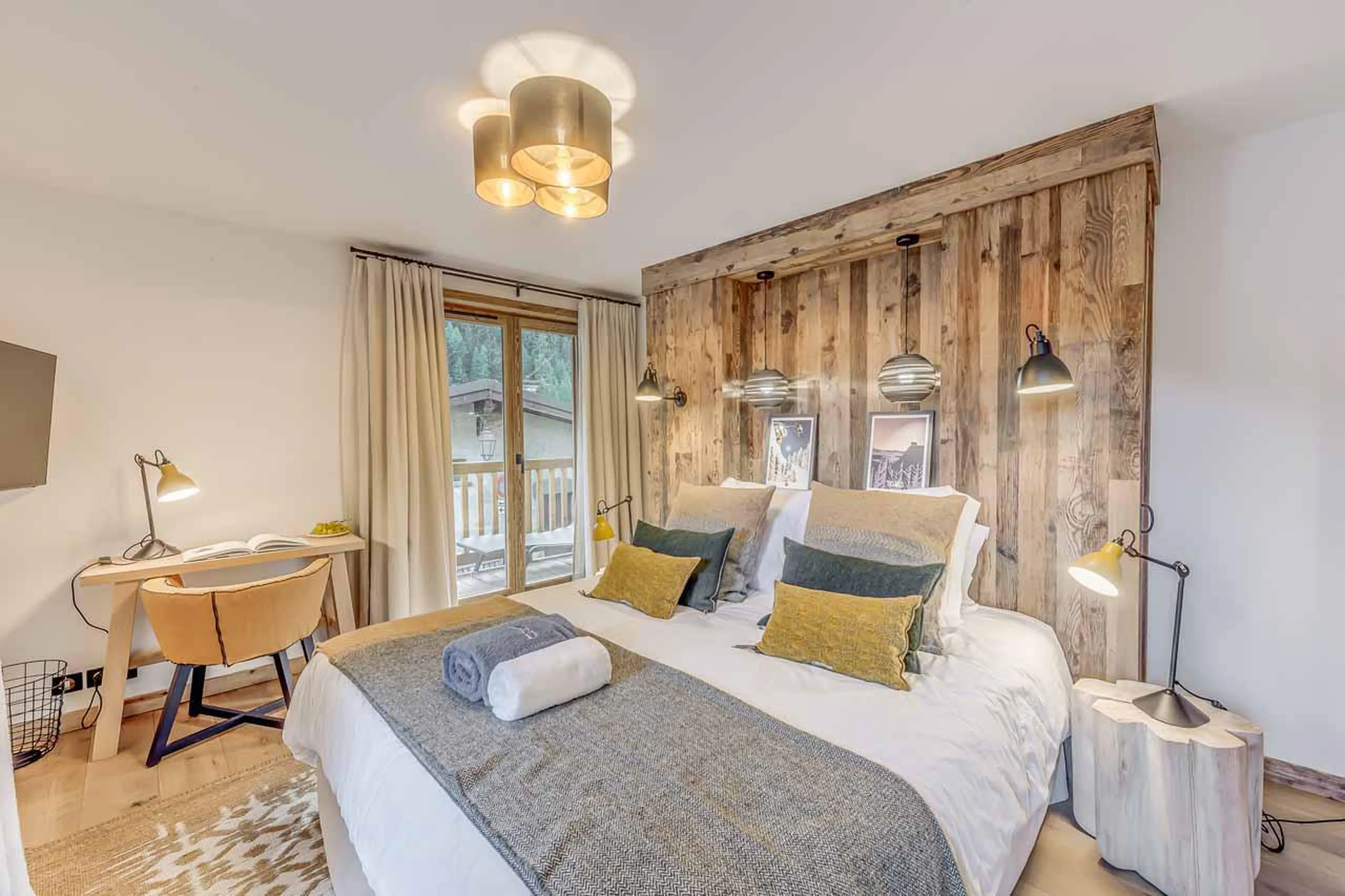 Bedroom two with French doors in Chalet Casa San Bernardo