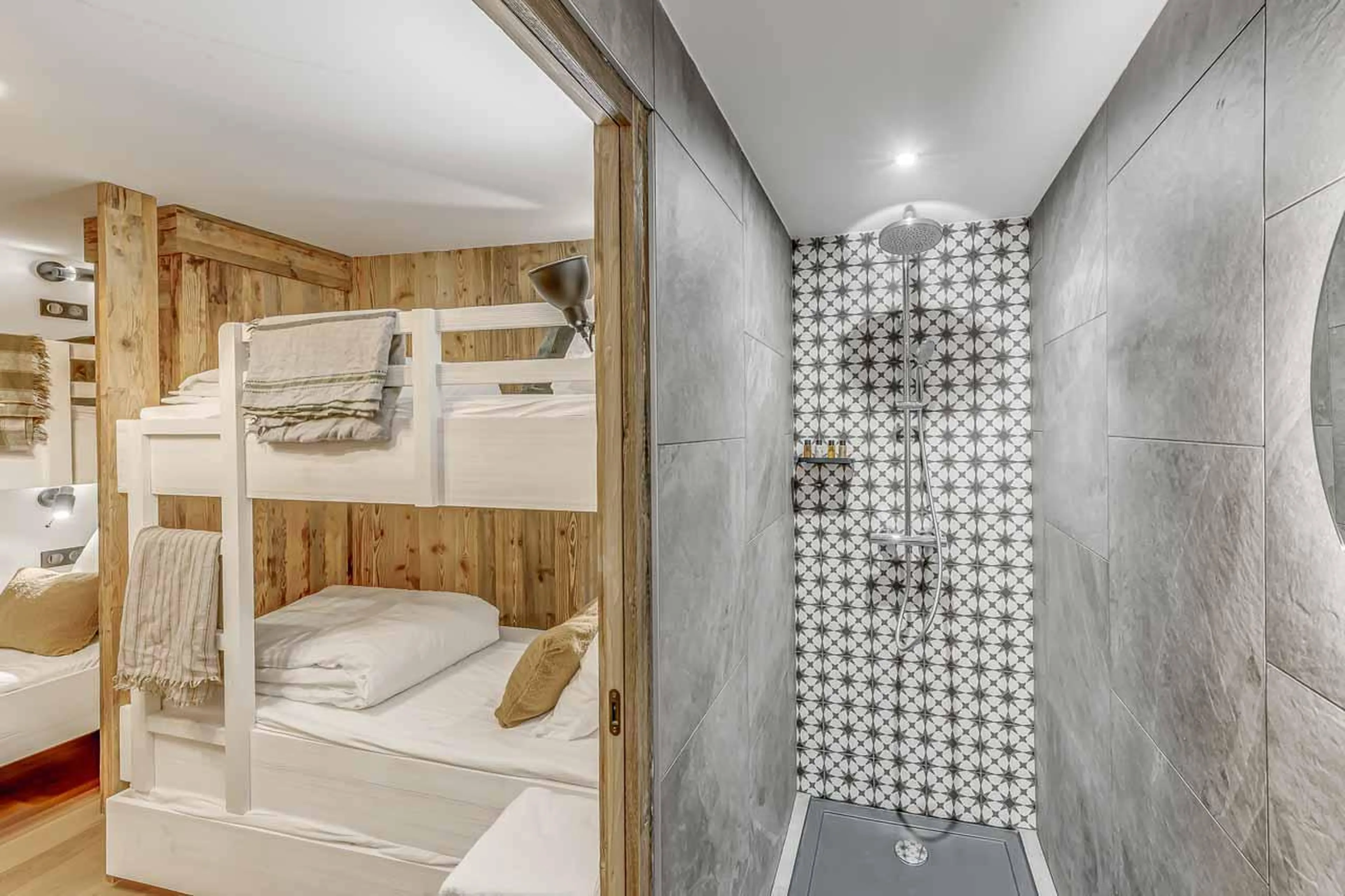 Bedroom seven en-suite in Chalet Casa San Bernardo