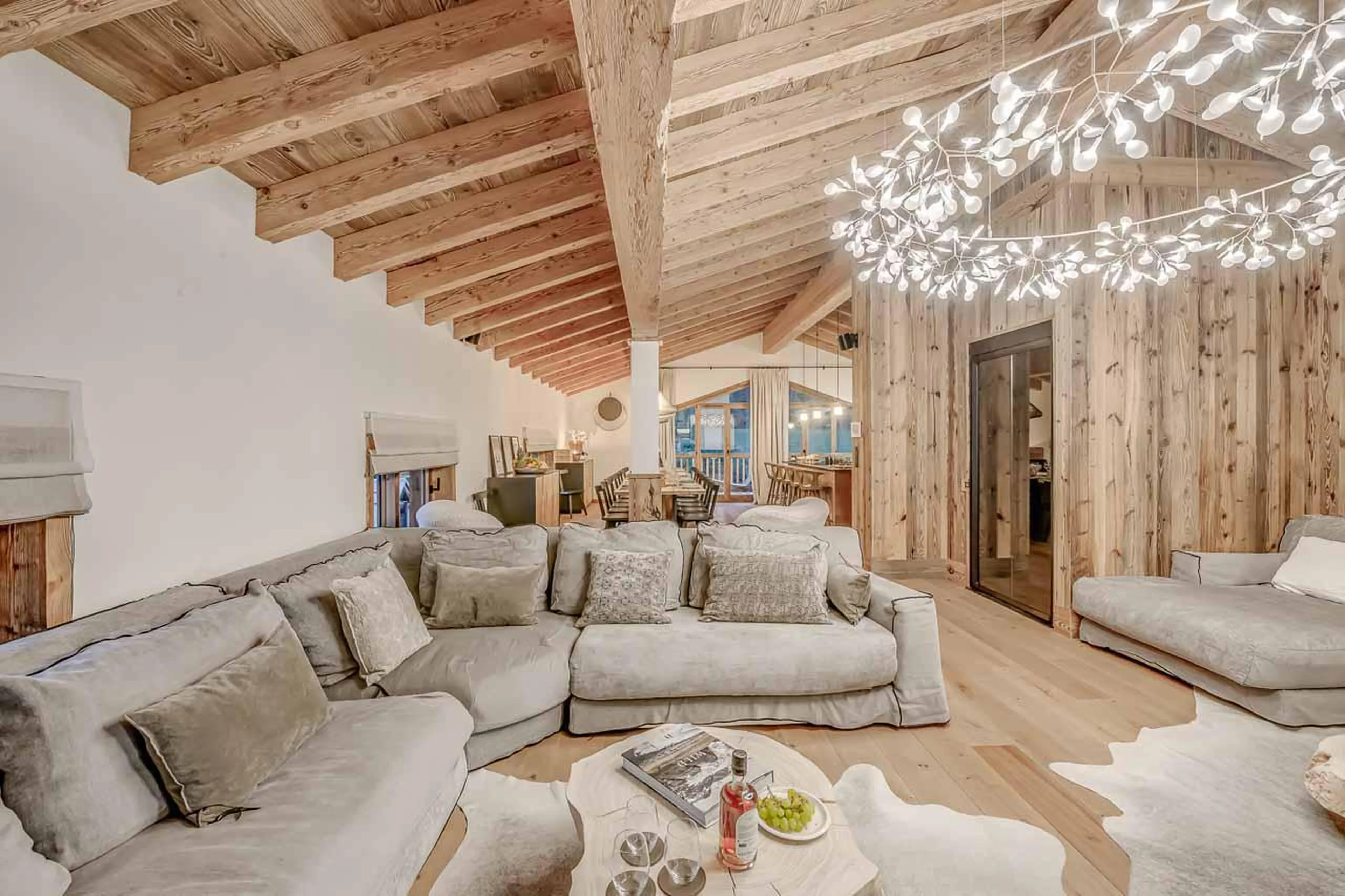 Open-plan living area in Chalet Casa San Bernardo