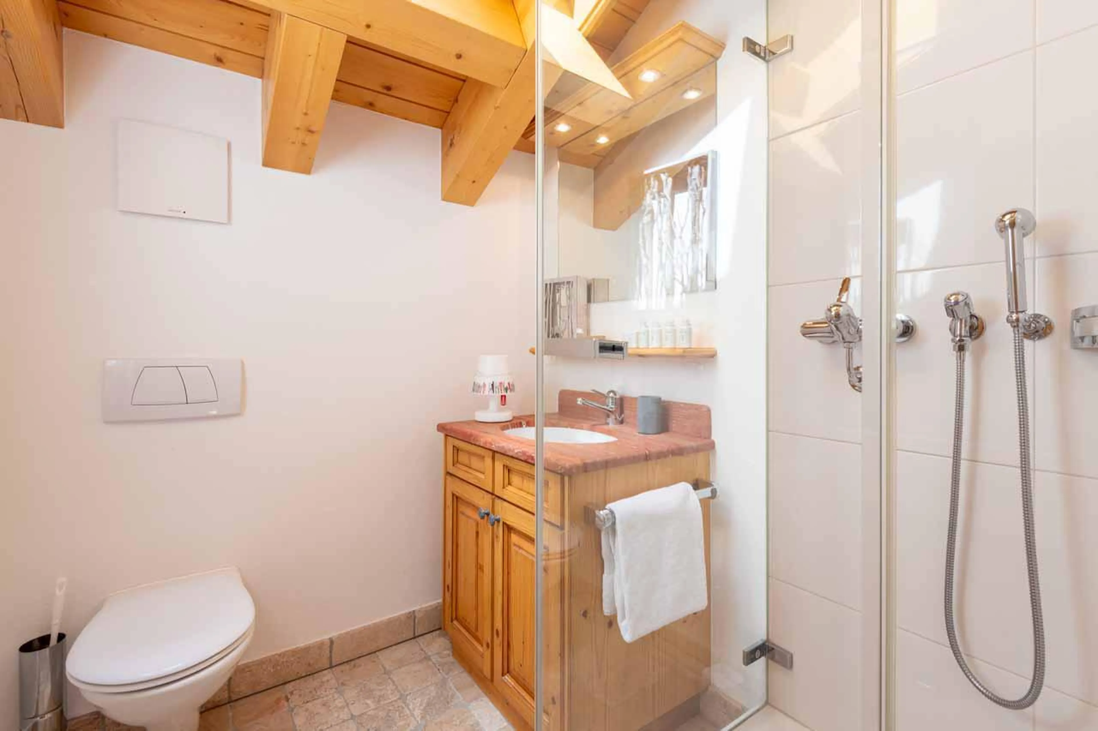 Shower room at Penthouse Annyvonne in Zermatt