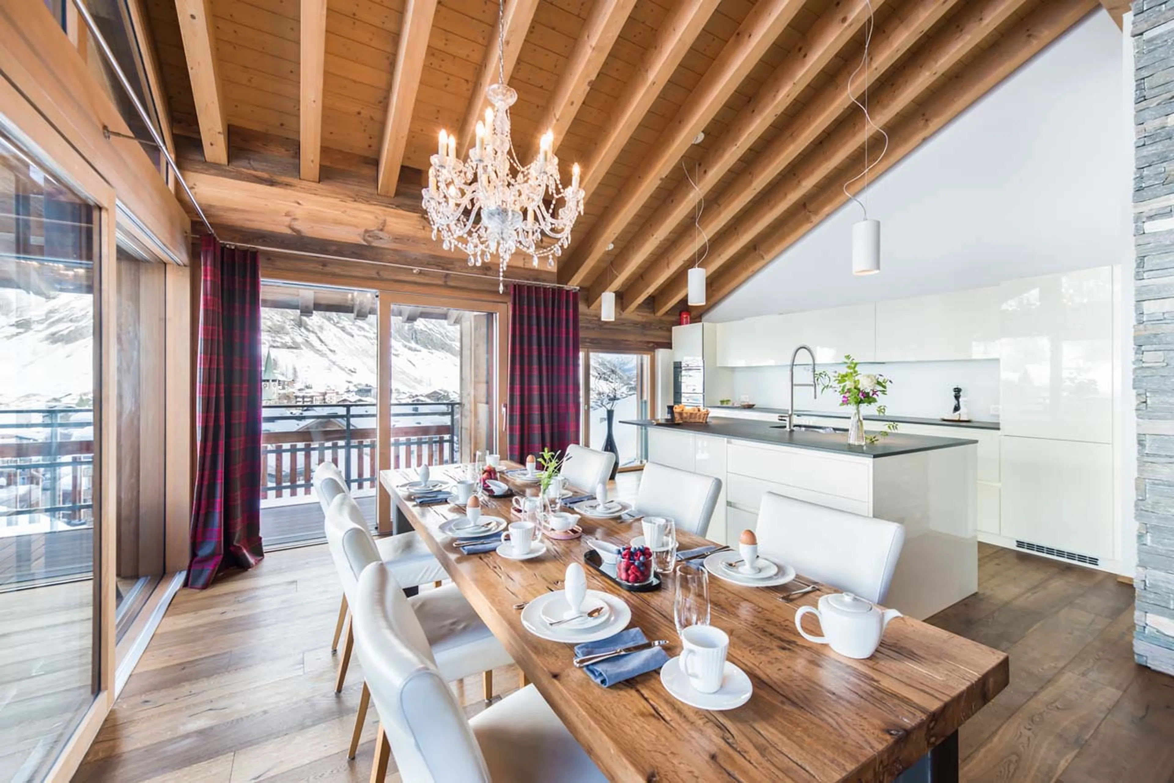 Dining room and kitchen at Penthouse Aria in Zermatt