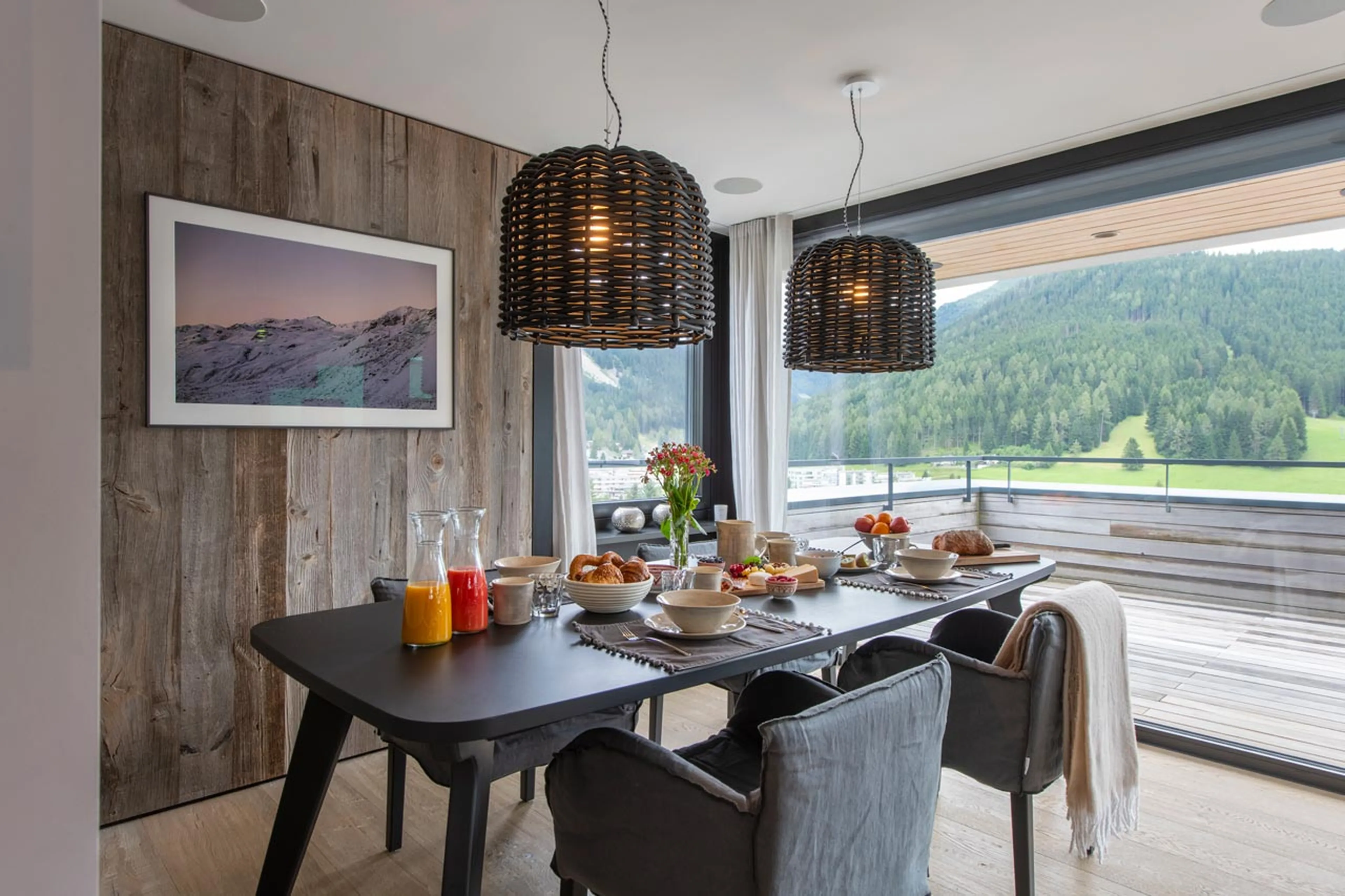Dining area at Penthouse Attica in Davos