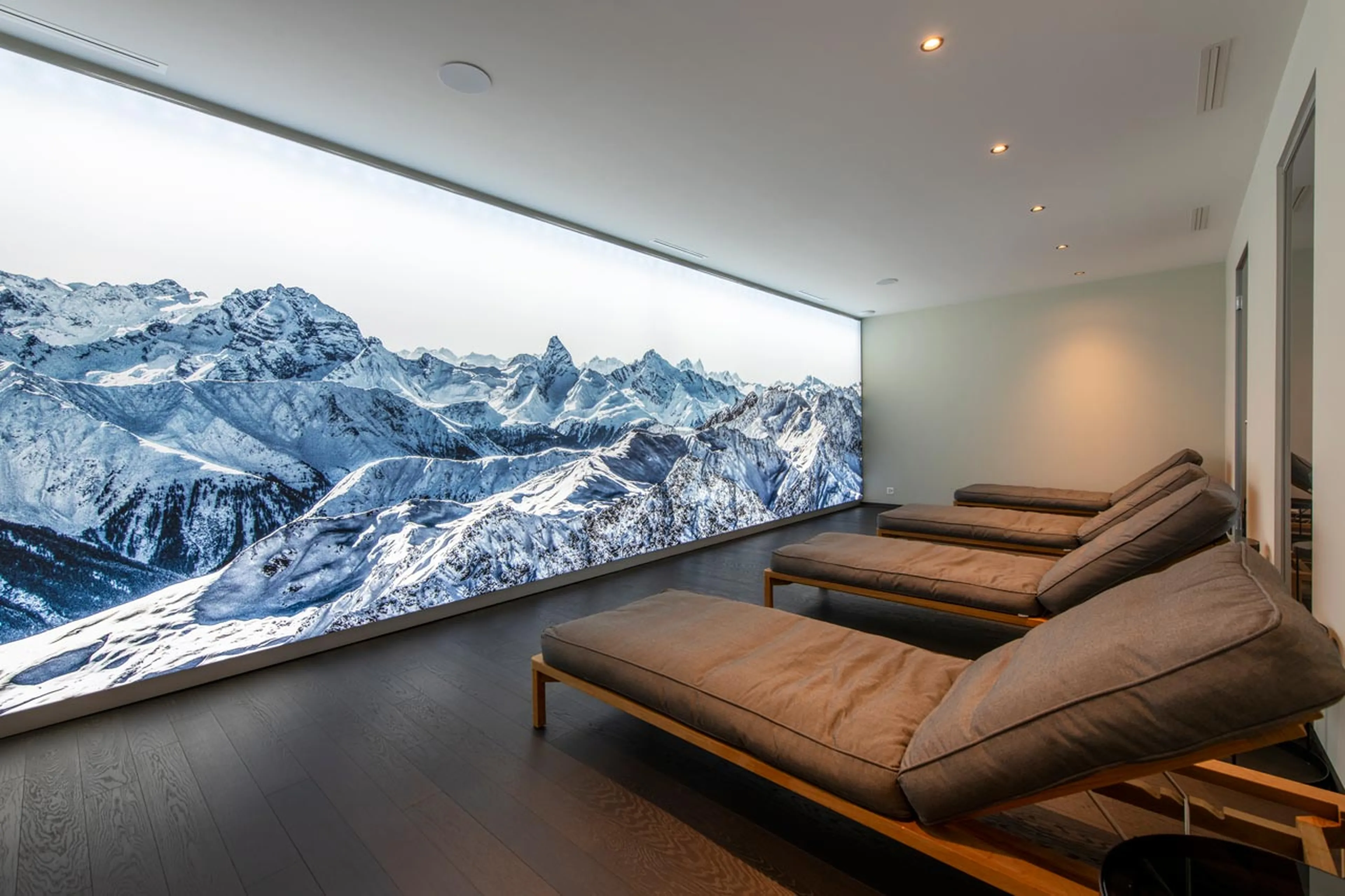 Shared relaxation area at Penthouse Attica in Davos