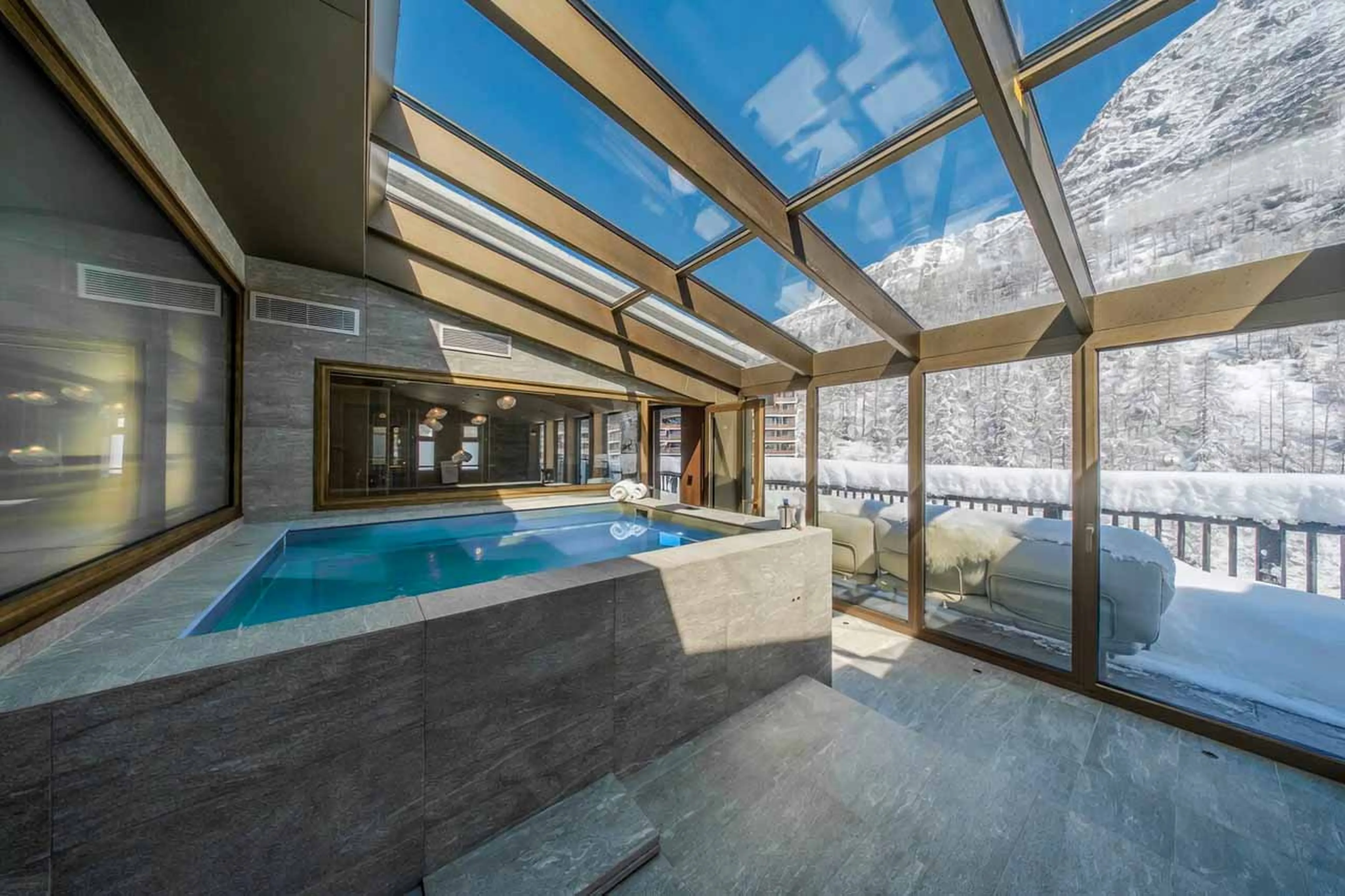 Jacuzzi at Penthouse Cristal in Val d'Isere