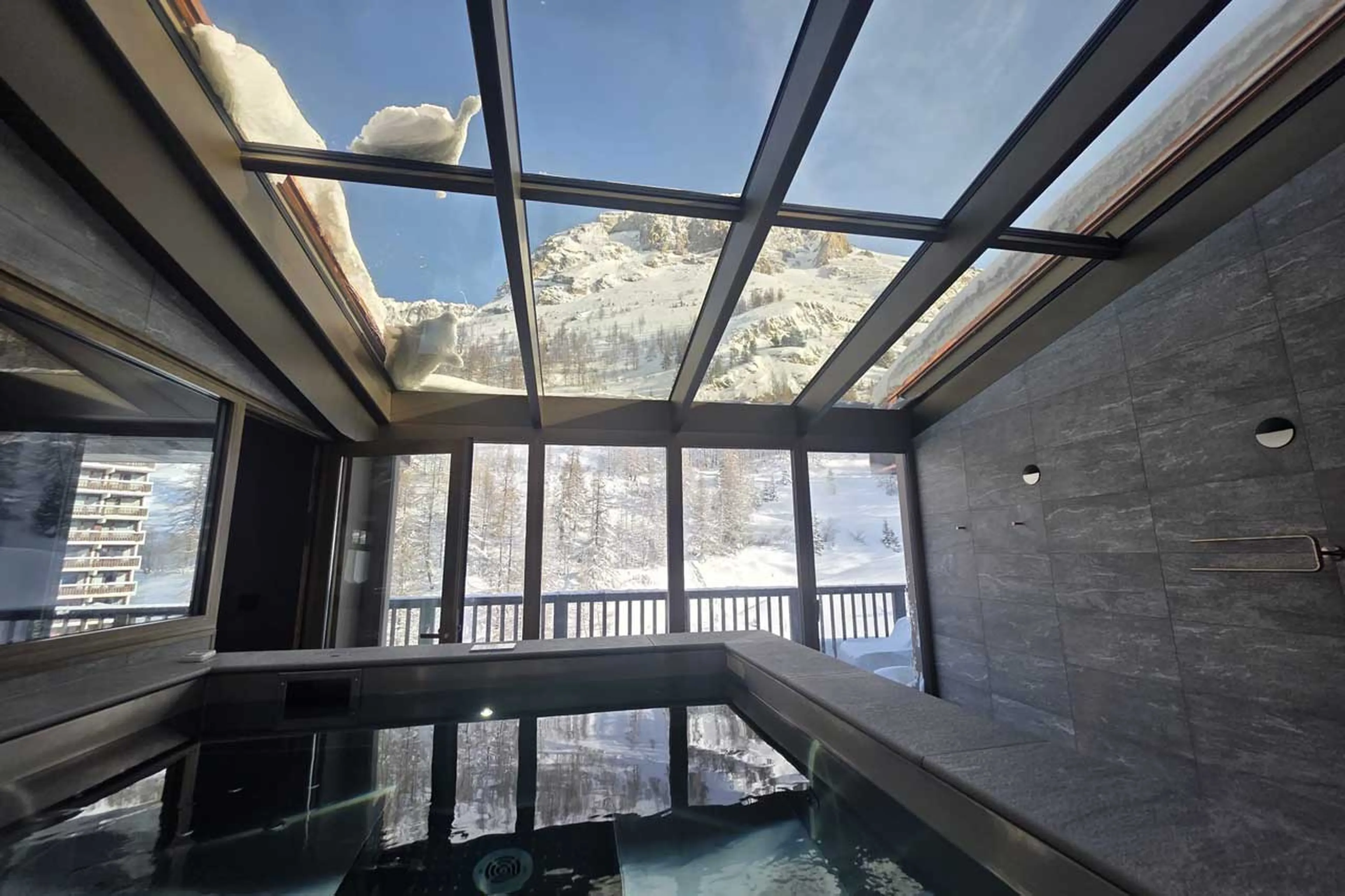 Jacuzzi at Penthouse Cristal in Val d'Isere