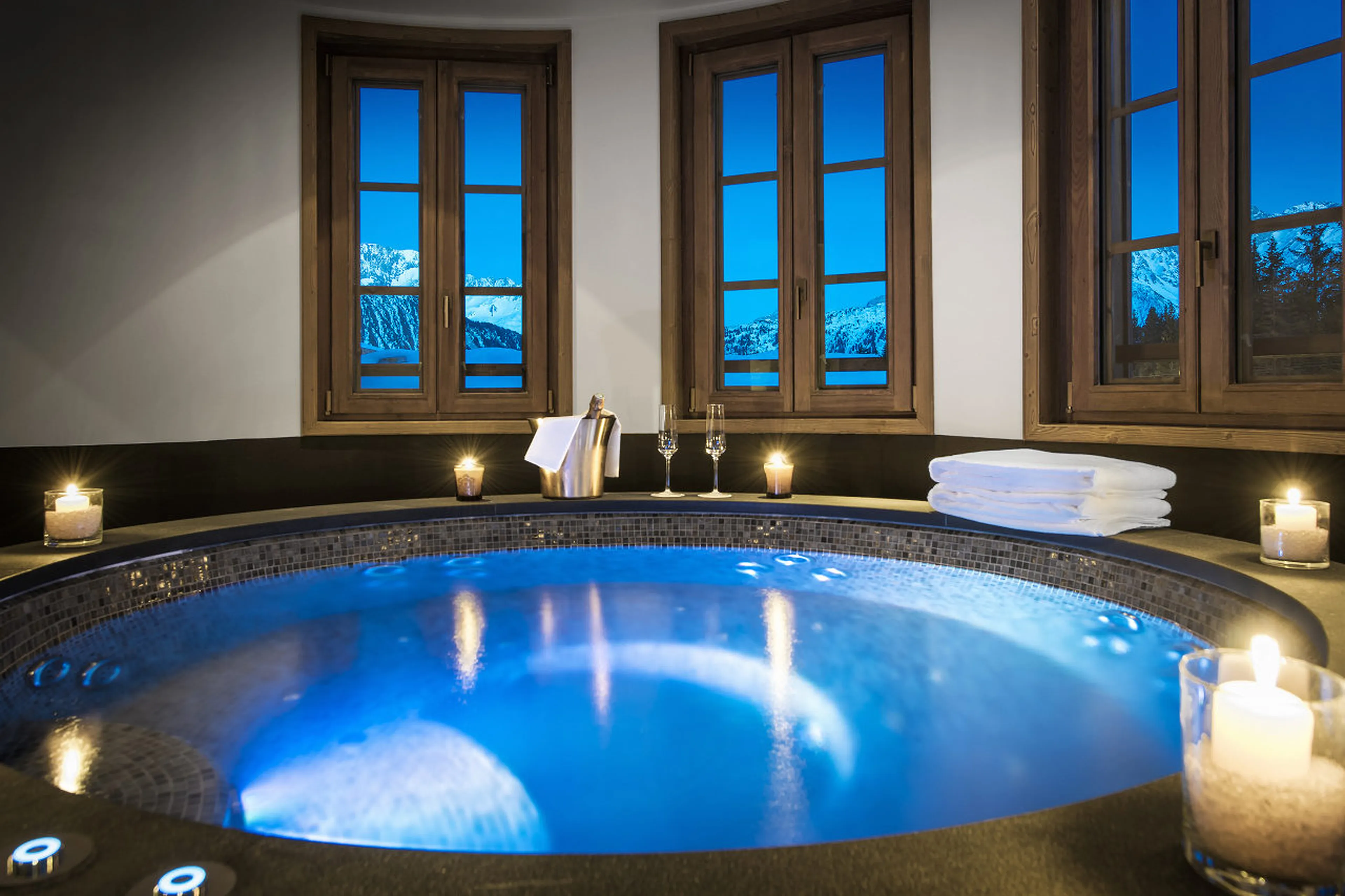 Jacuzzi with stunning views in Penthouse de L’ Apogée in Courchevel 1850