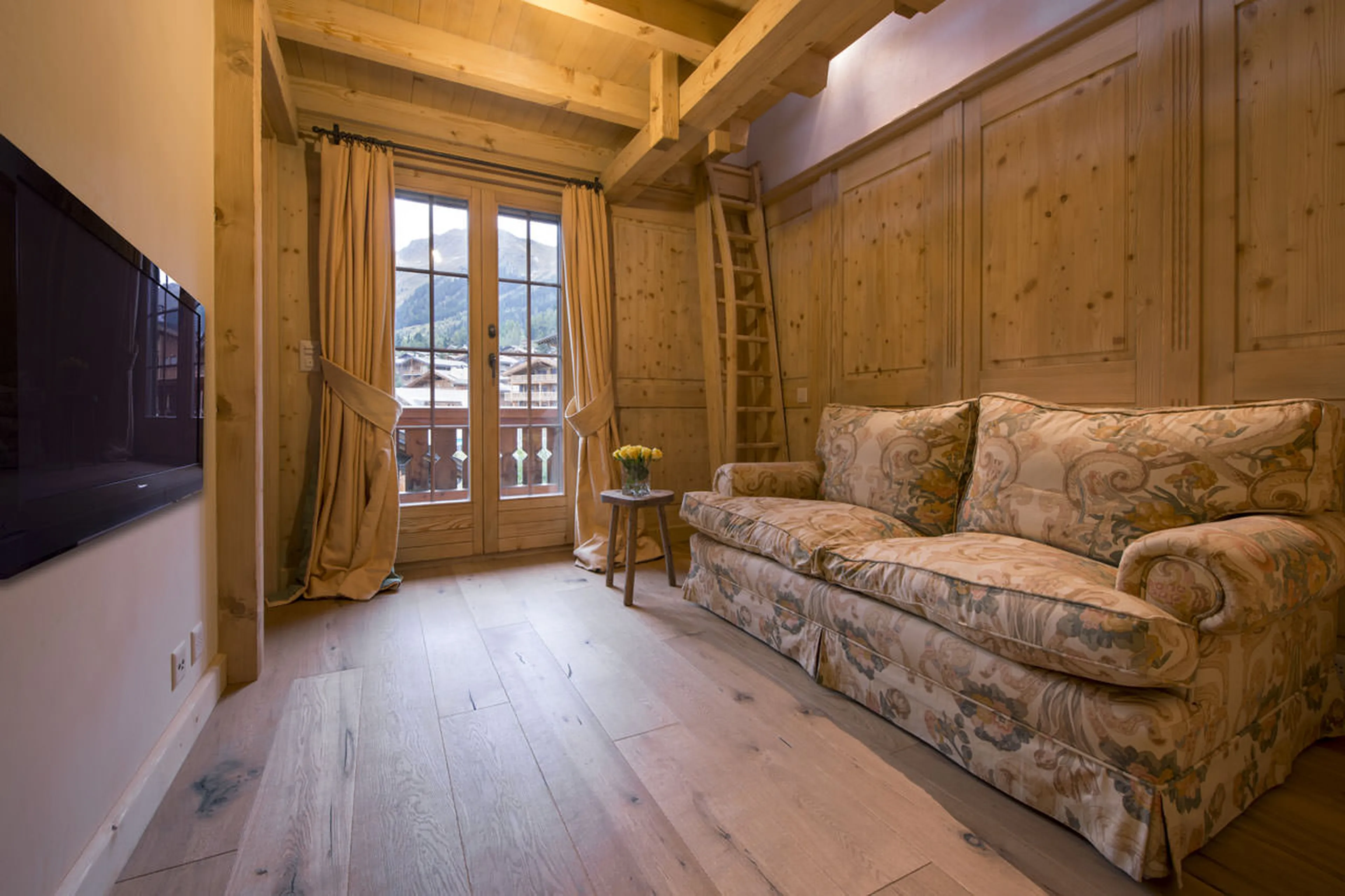 TV mezzanine bedroom at Penthouse Deux Riviers in Verbier
