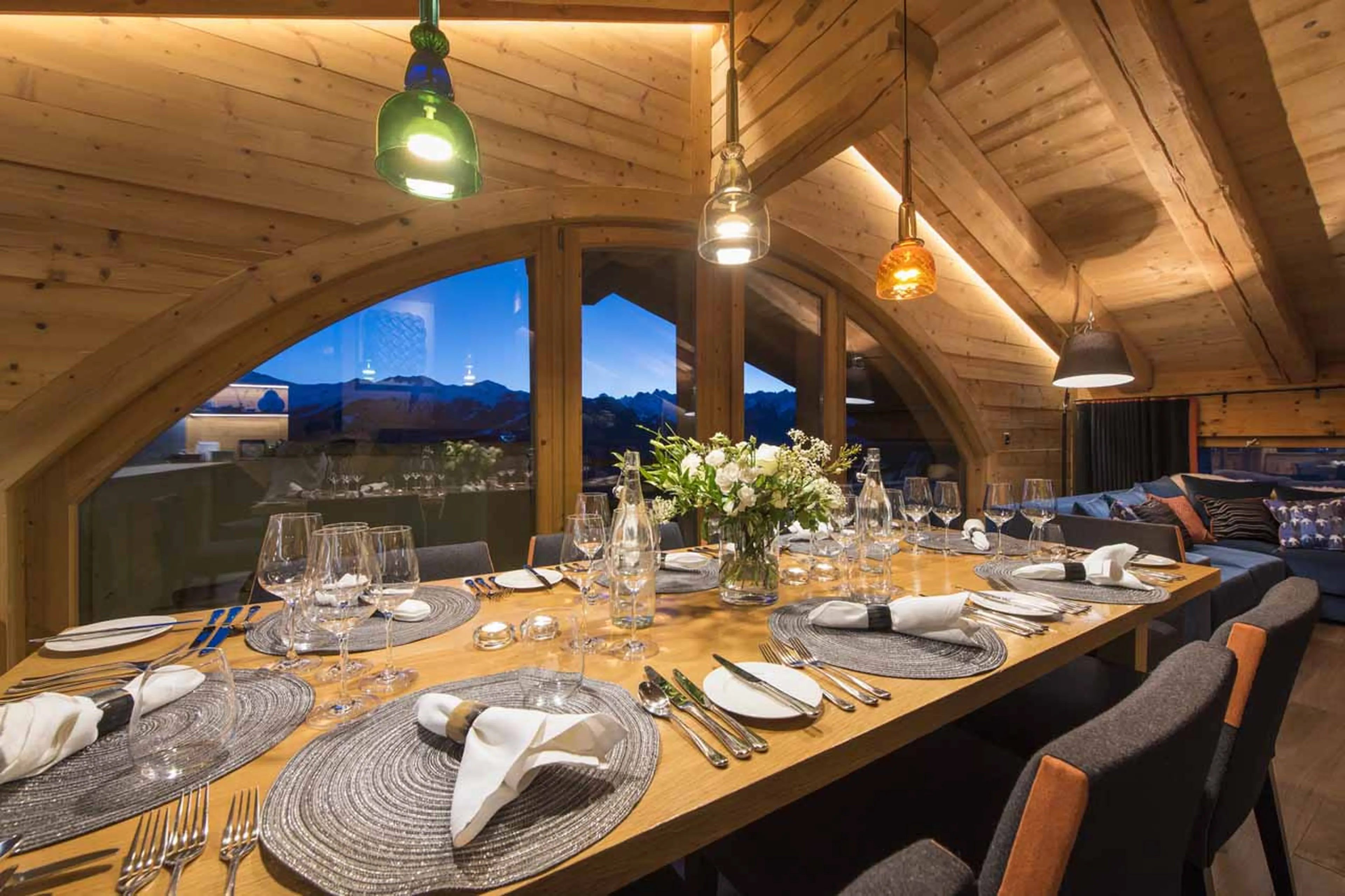Dining table at Penthouse Entre Ciel et Terre in Verbier