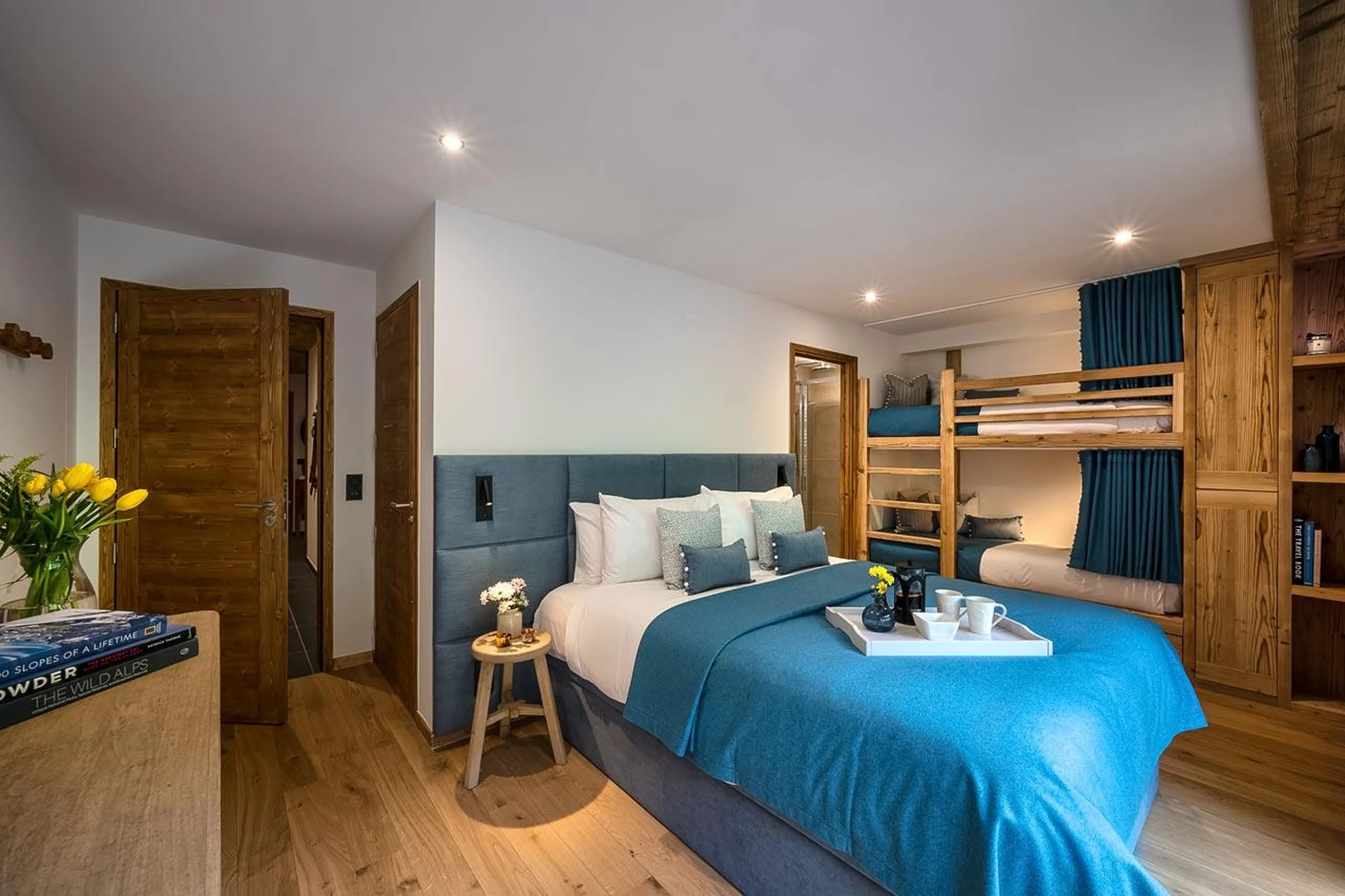Double bedroom with bunk beds in Penthouse Joy, Morzine