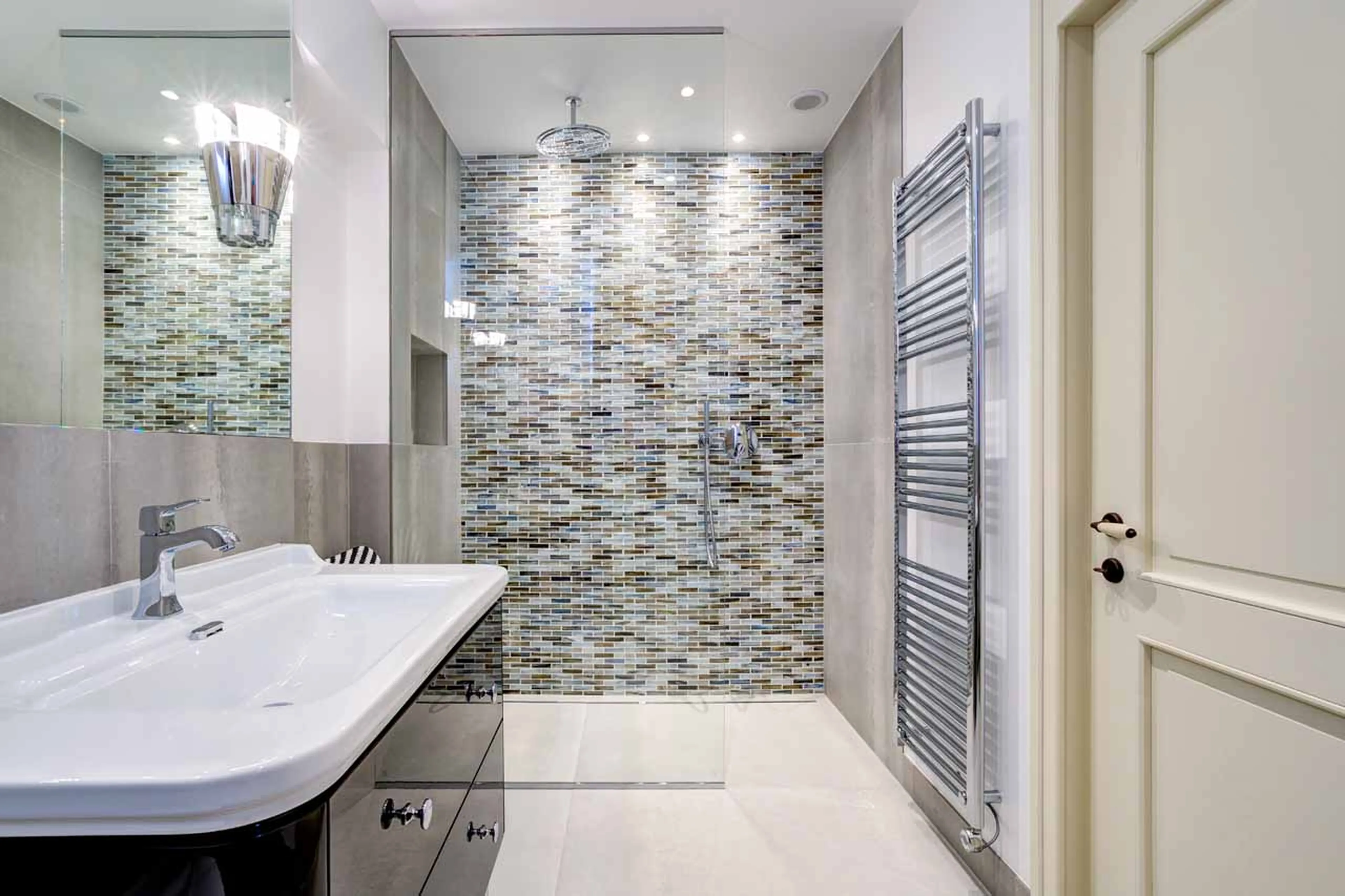 Shower room two at Penthouse Le Lustre in Chamonix