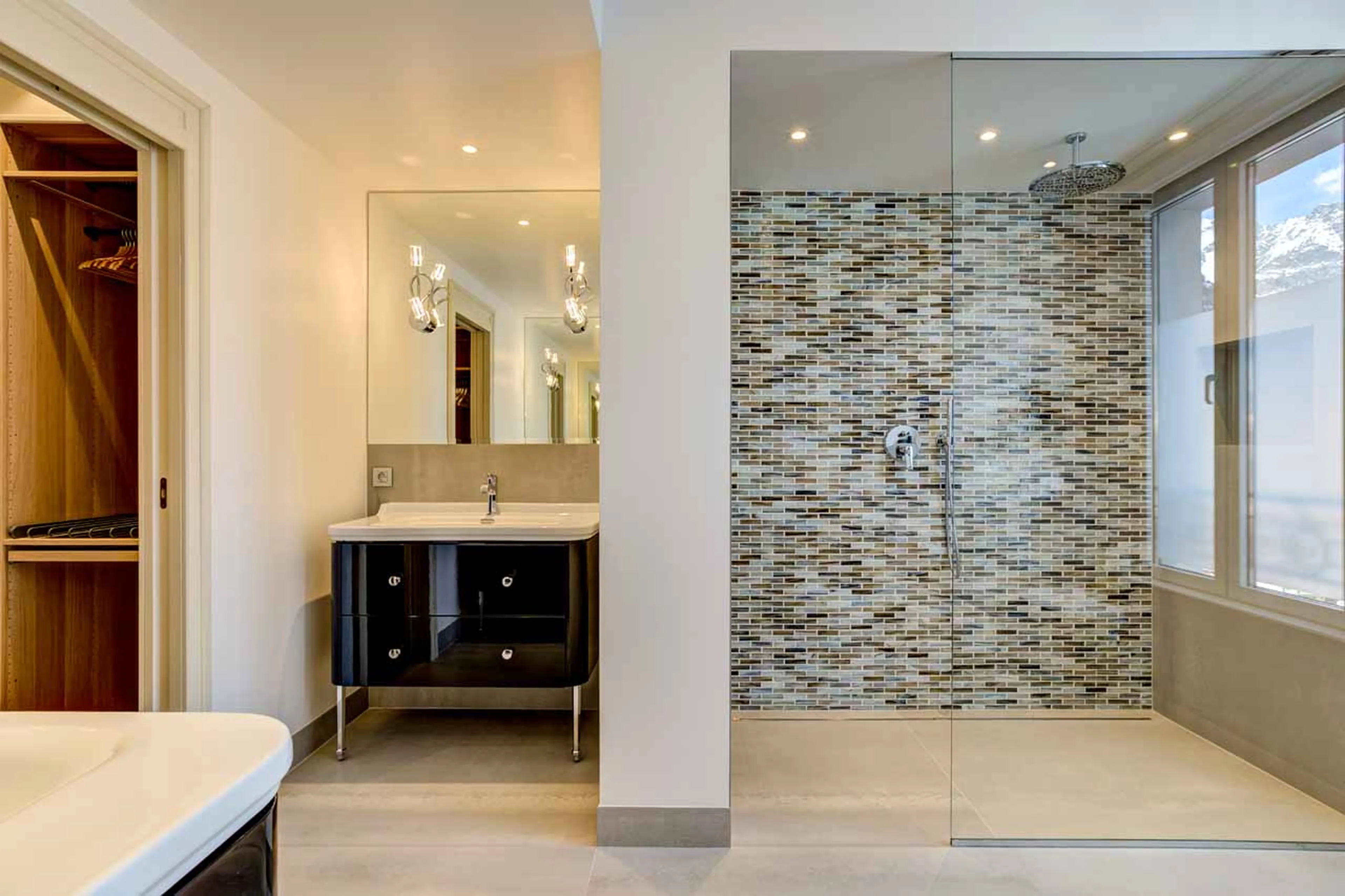 Shower room at Penthouse Le Lustre in Chamonix