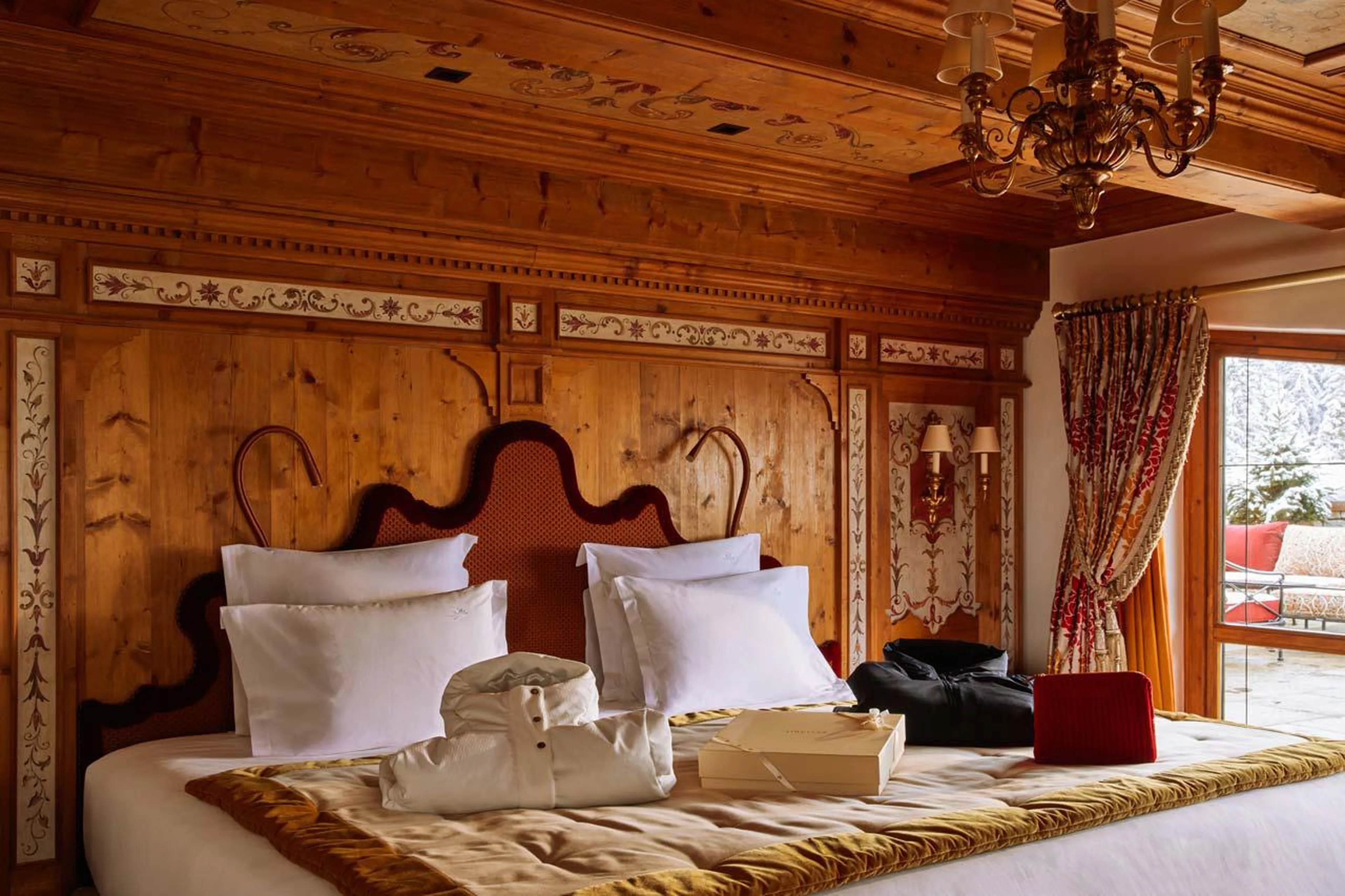 Desk in master bedroom in Penthouse Les Airelles in Courchevel 1850