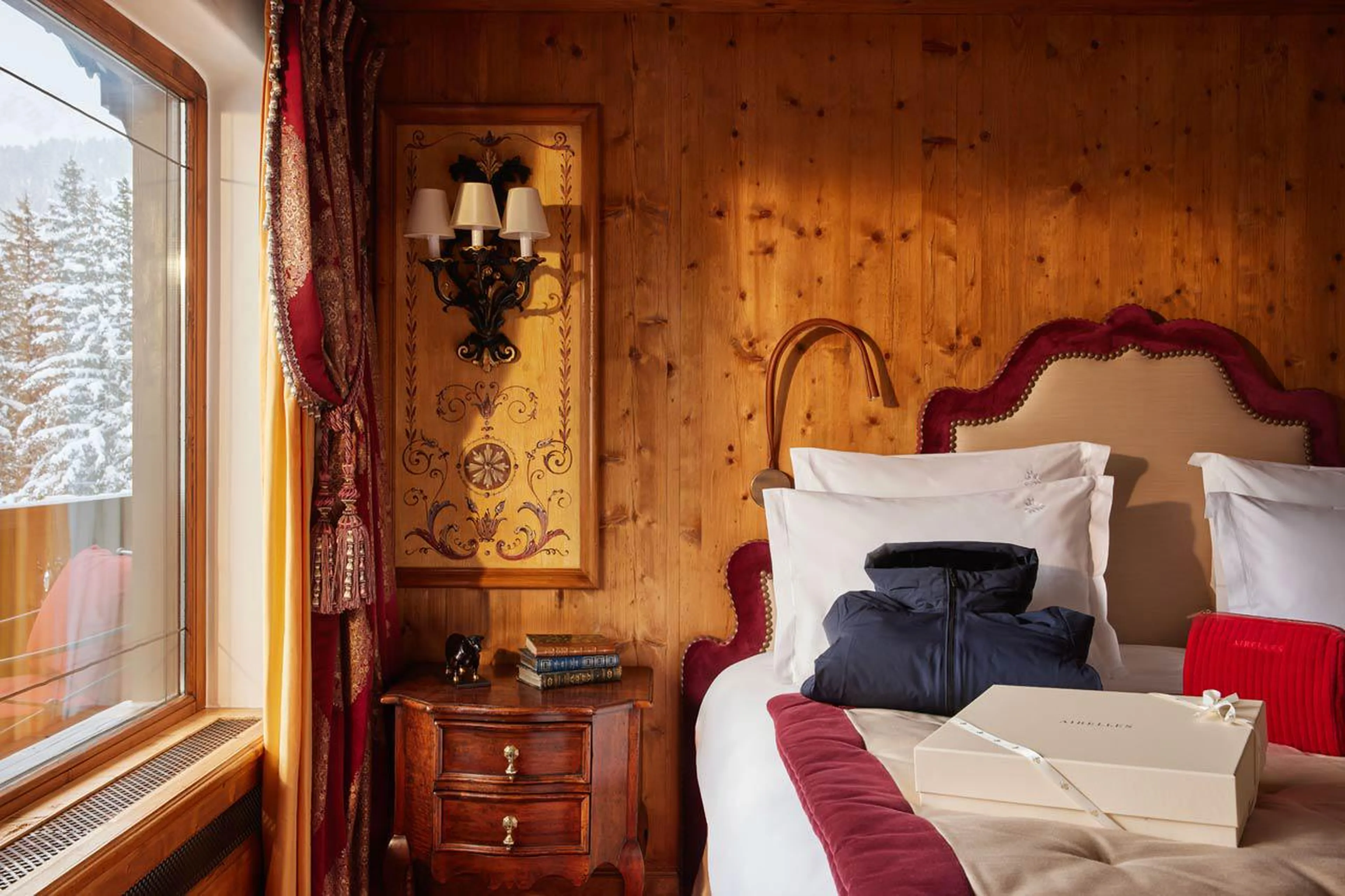 Double bedroom with en-suite bathroom in Penthouse Les Airelles in Courchevel 1850