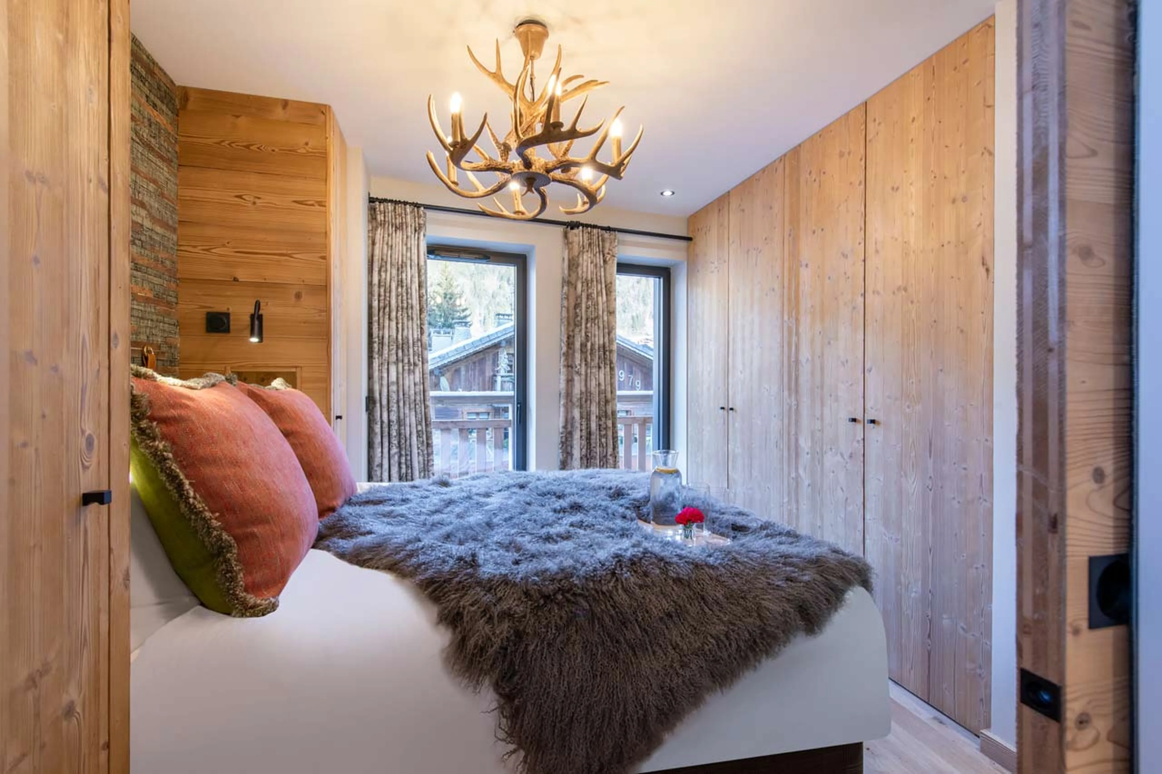 King-size bed in Penthouse Mathilde in Morzine