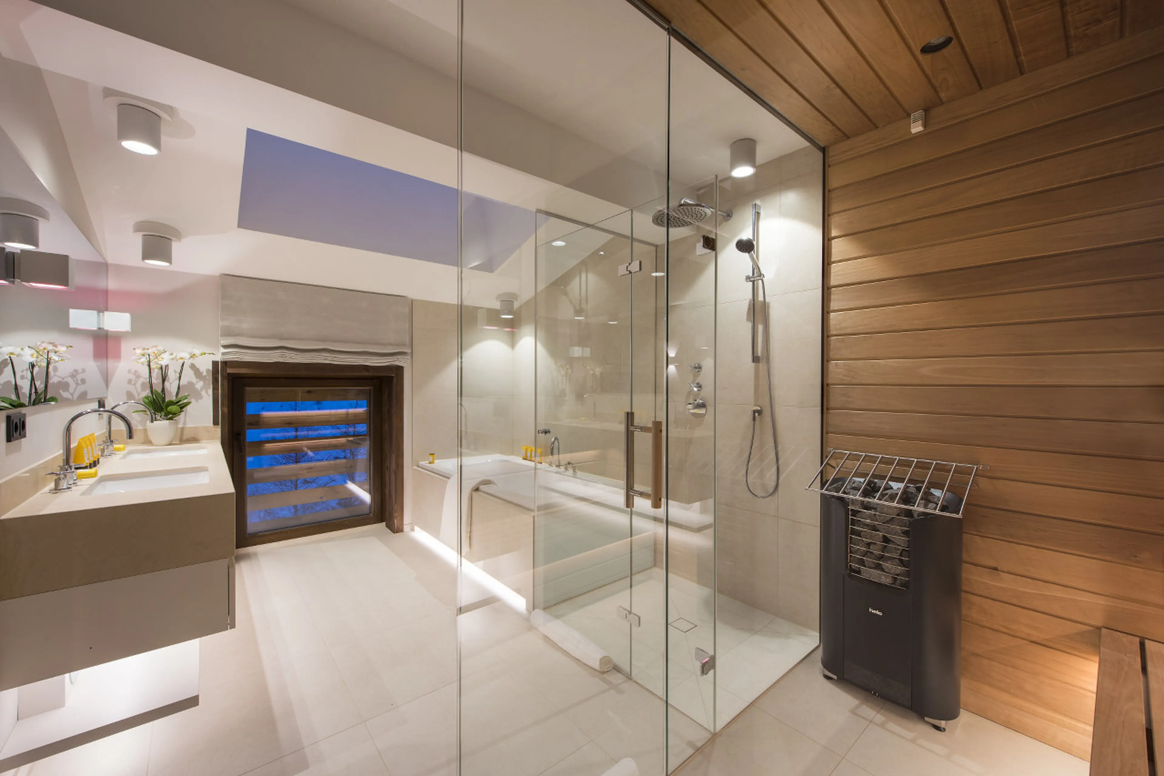 En-suite bathroom with sauna and separate shower in Nidus Penthouse in Lech