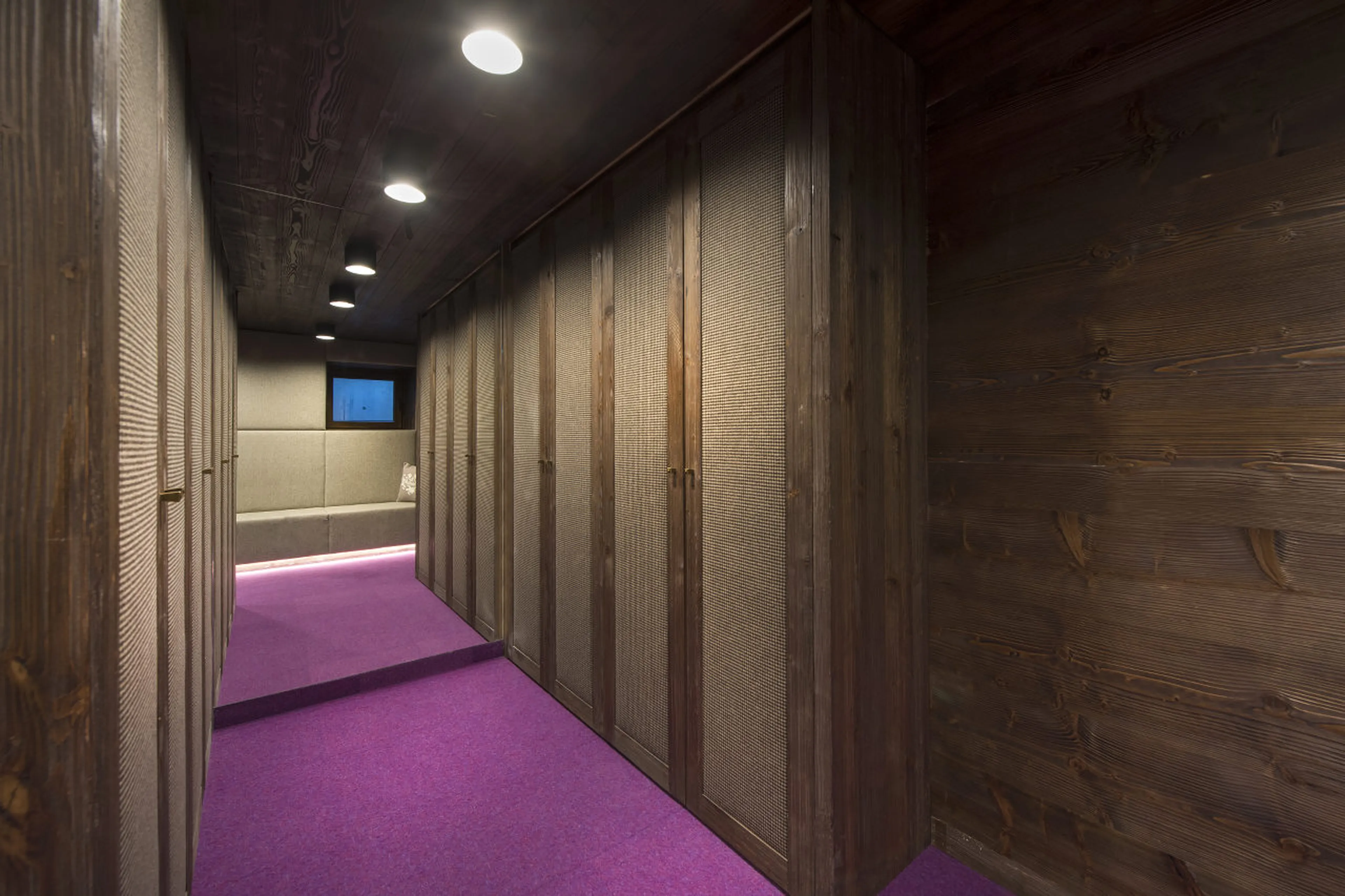 Shared ski room with private lockers in Nidus Penthouse in Lech