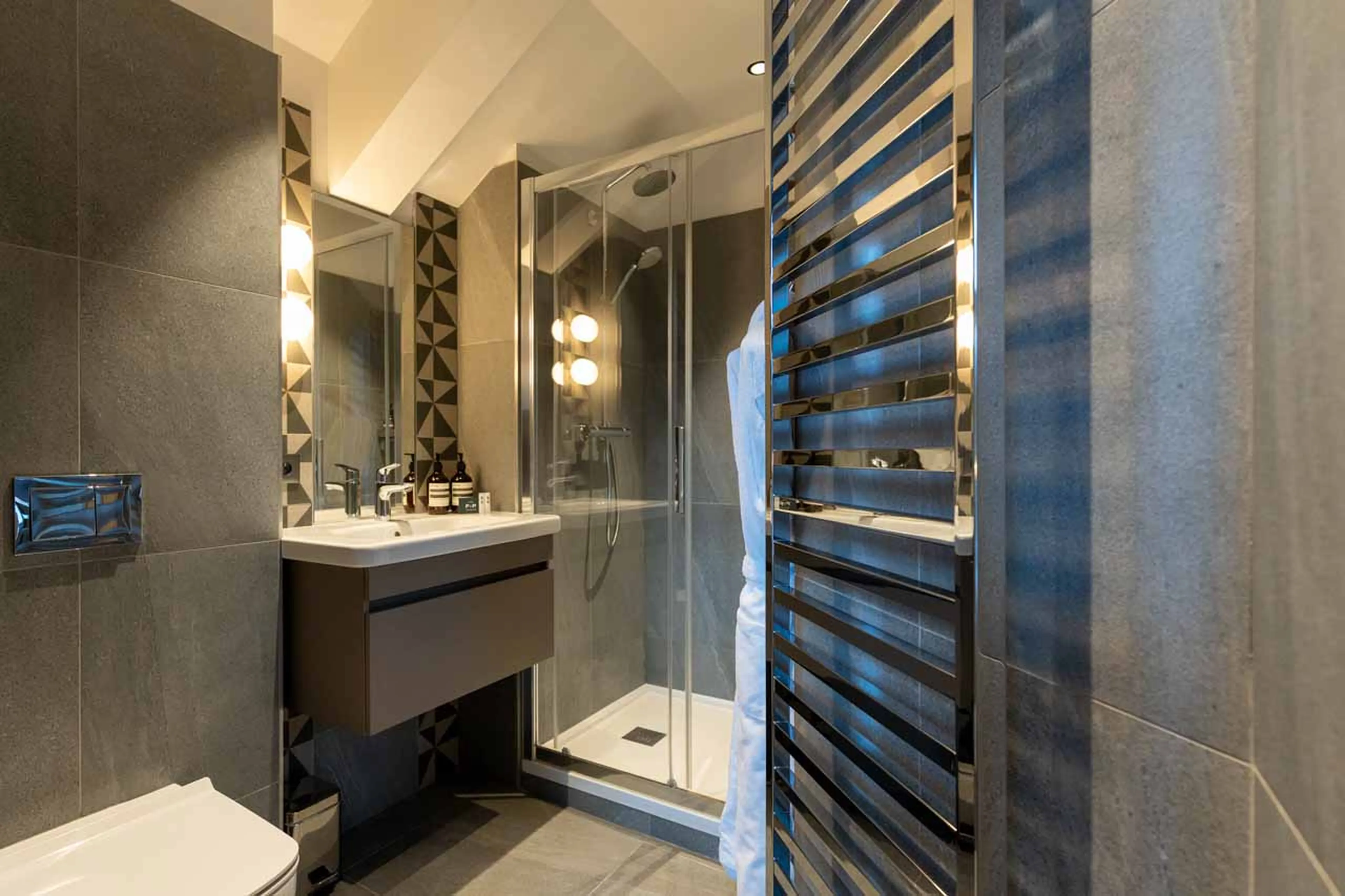 Bedroom 1 en-suite at Penthouse Tueda in Meribel