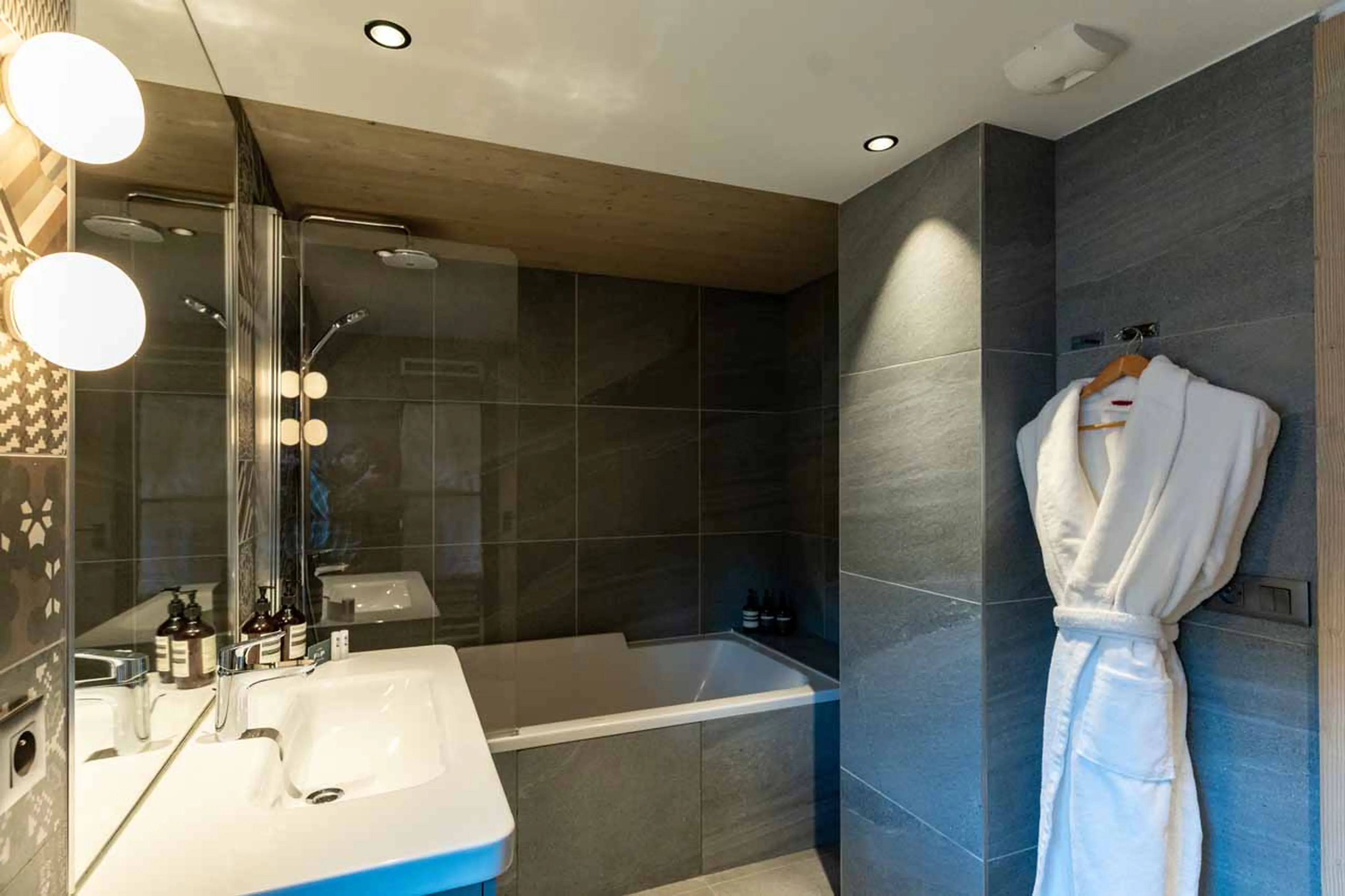 Bedroom 3 bathroom at Penthouse Tueda in Meribel