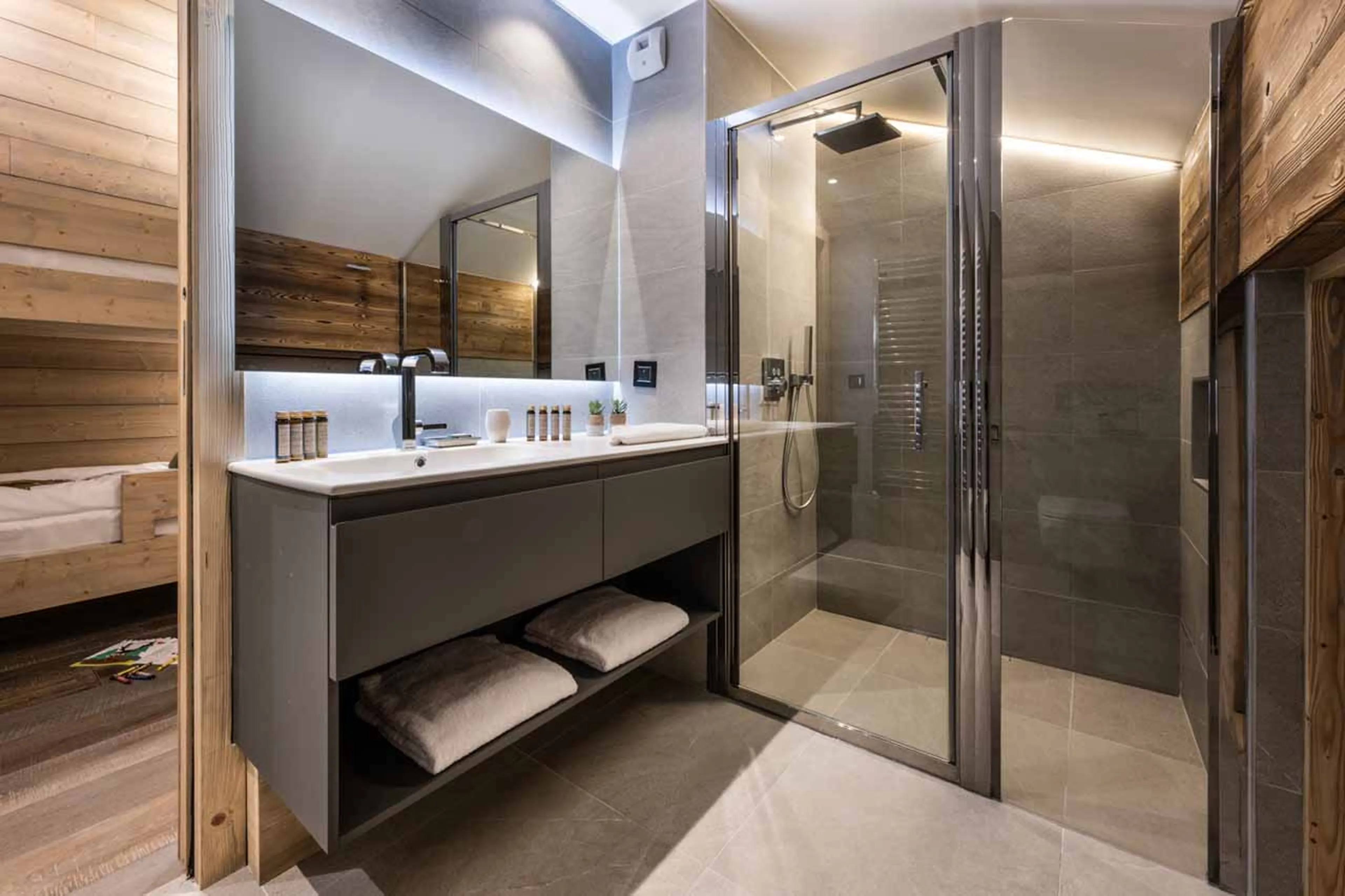 Bedroom 3 ensuite at Penthouse Vail Lodge A31 in Val d'Isere
