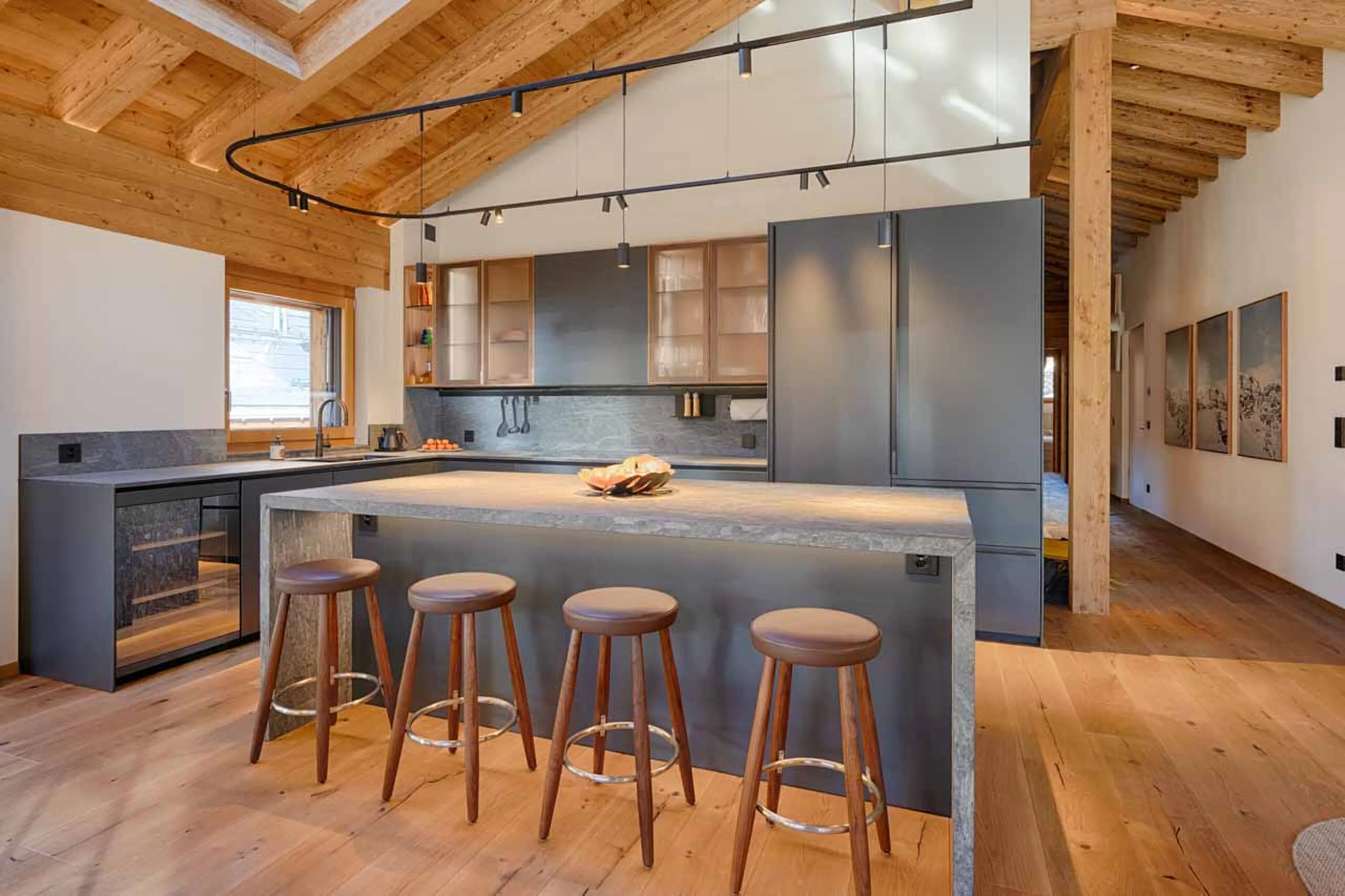 Kitchen island at Penthouse Weissmatten in Zermatt