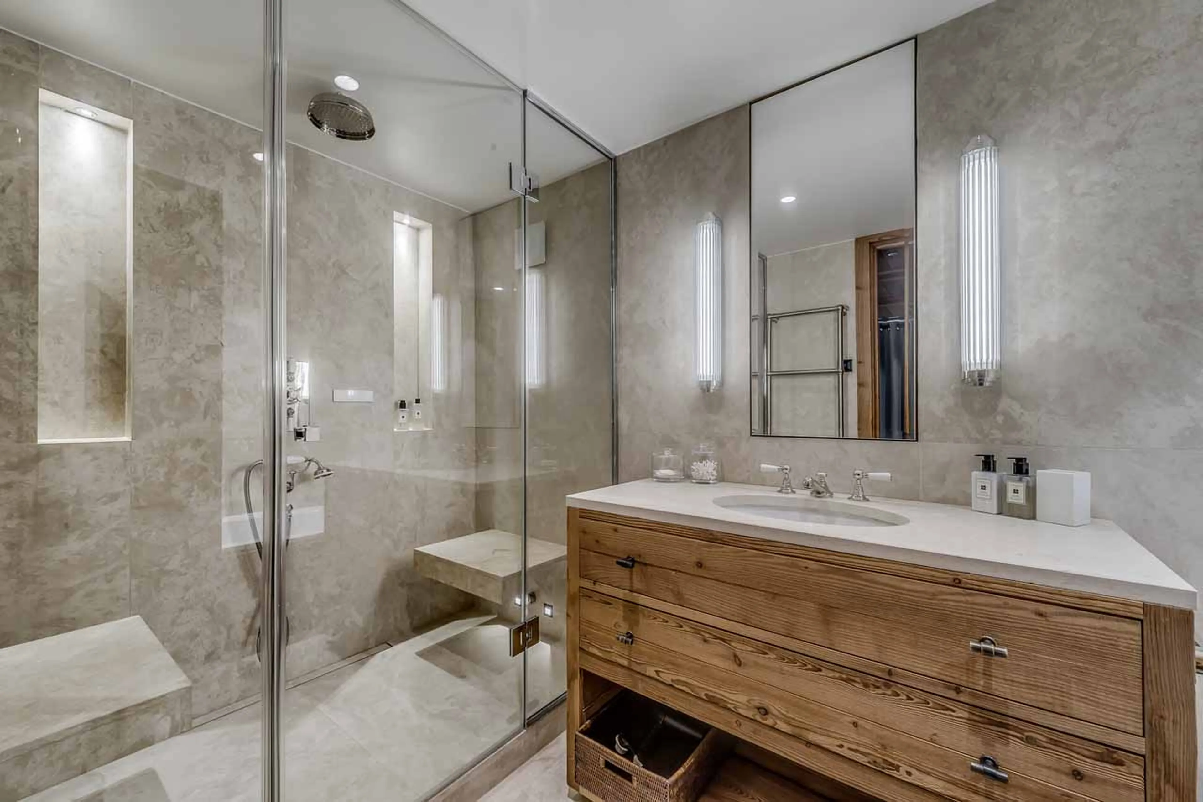 Master bathroom at Apartment Chamois in Meribel