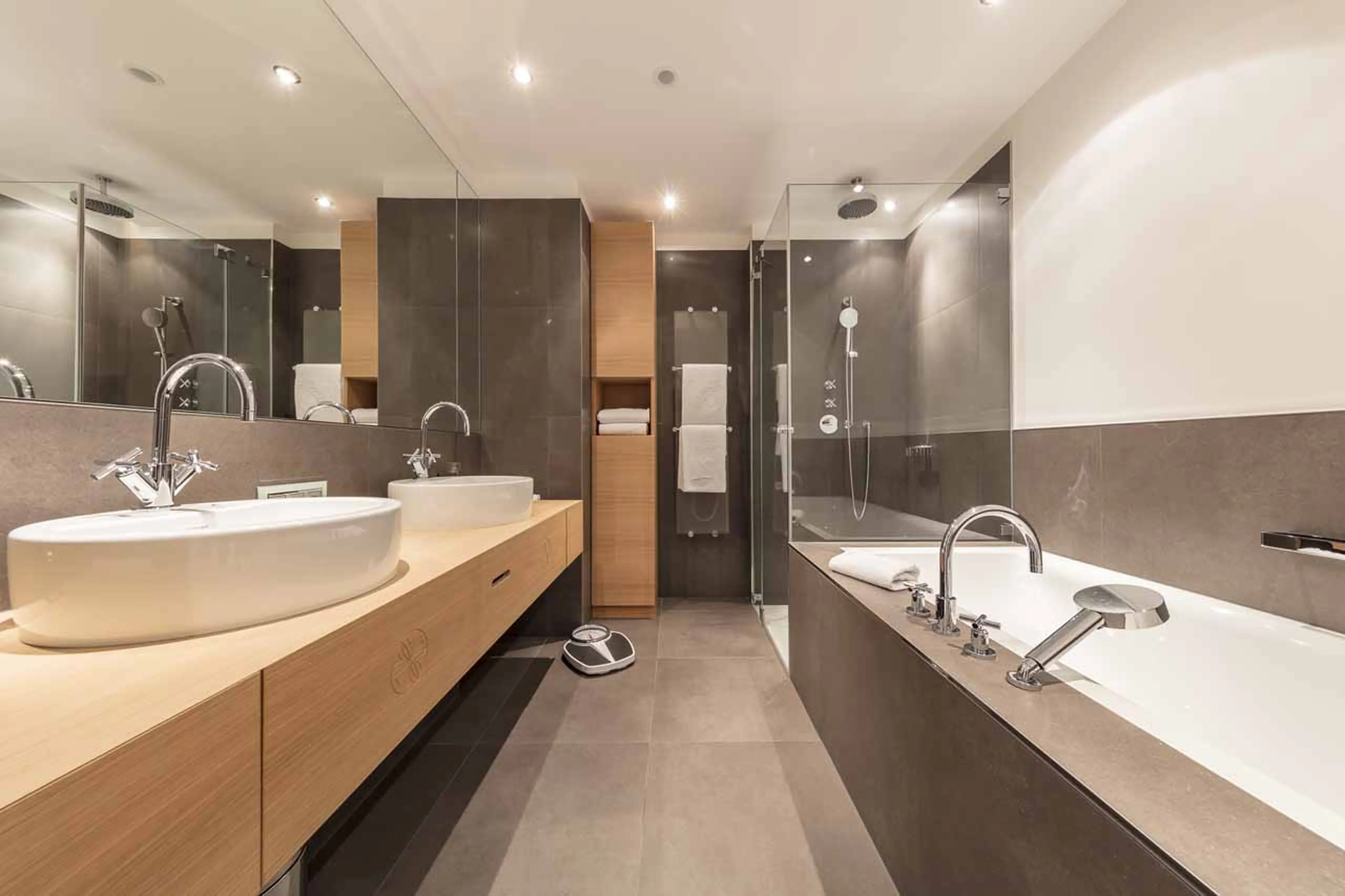 En-suite bathroom at Piz Mandra in St Moritz