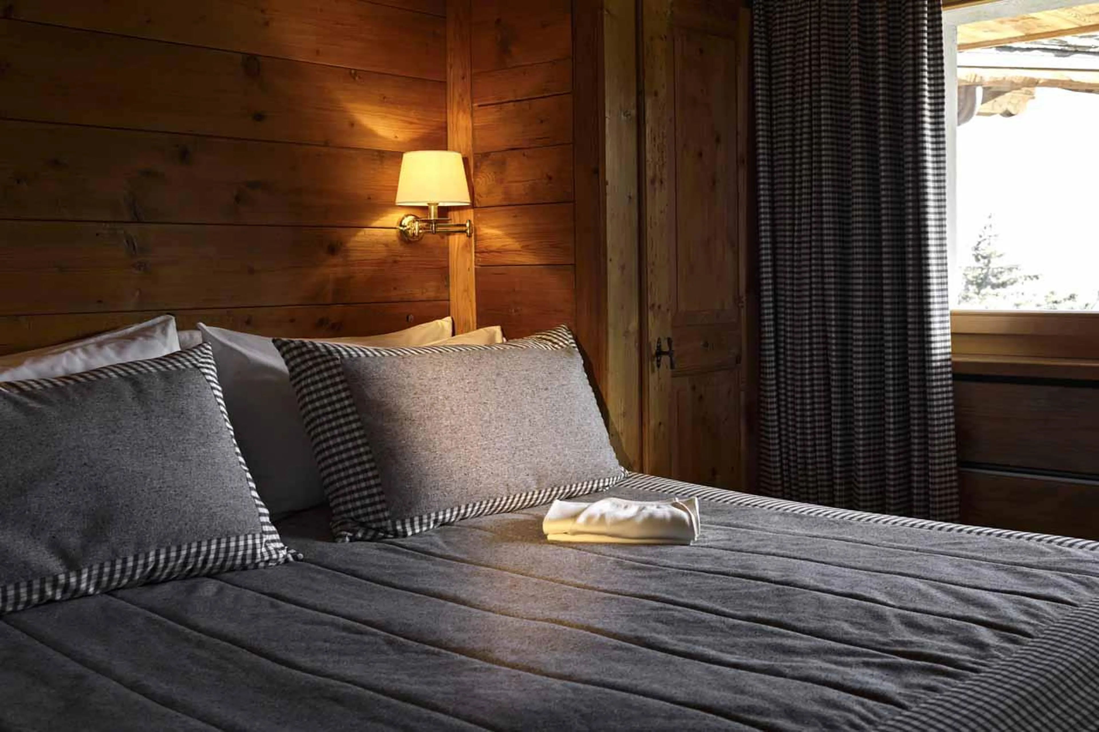 Third kind-size bedroom in Prestige Apartment LeCrans