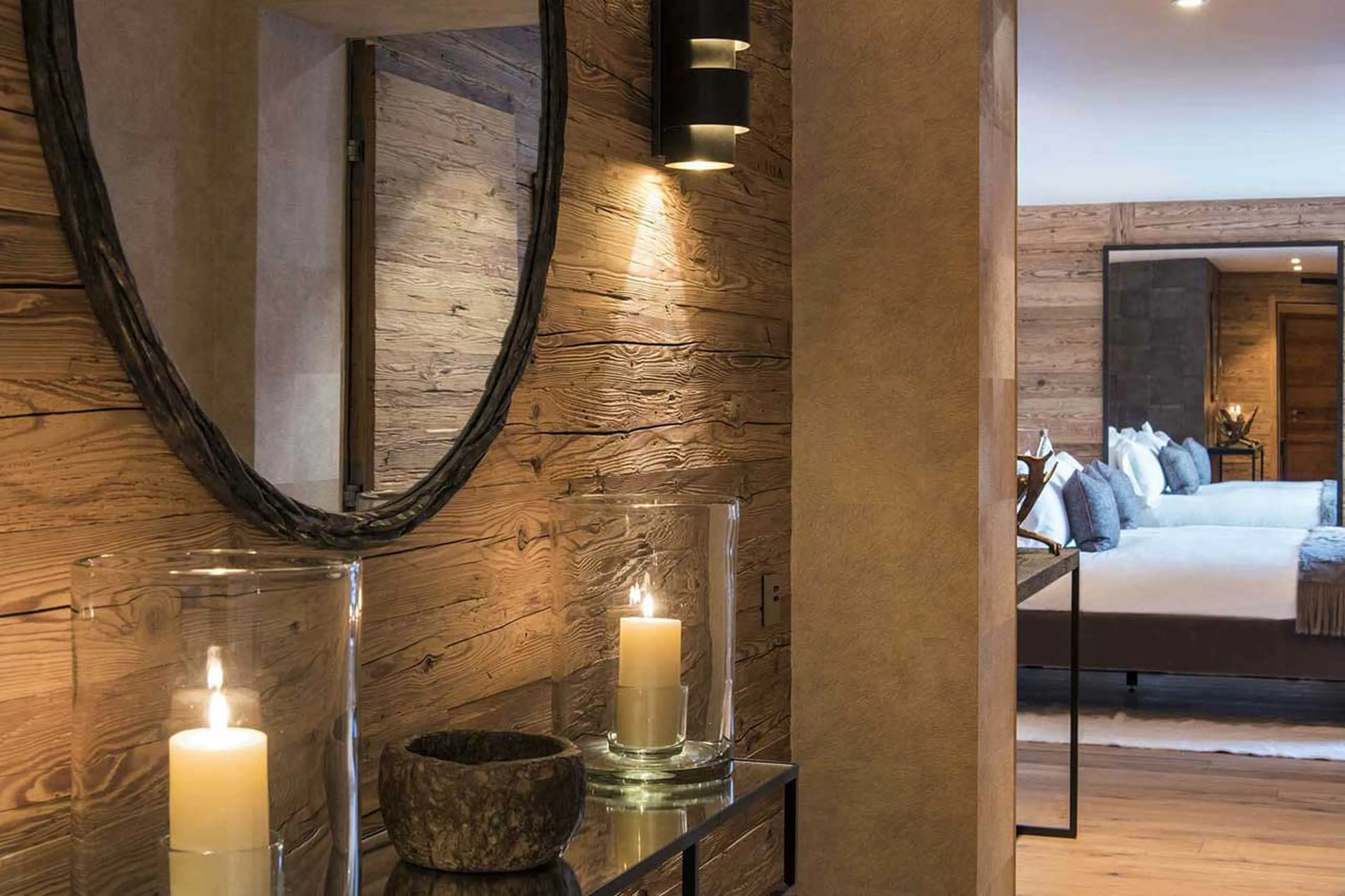 Entrance hall and master bedroom at Rosalp 3 in Verbier