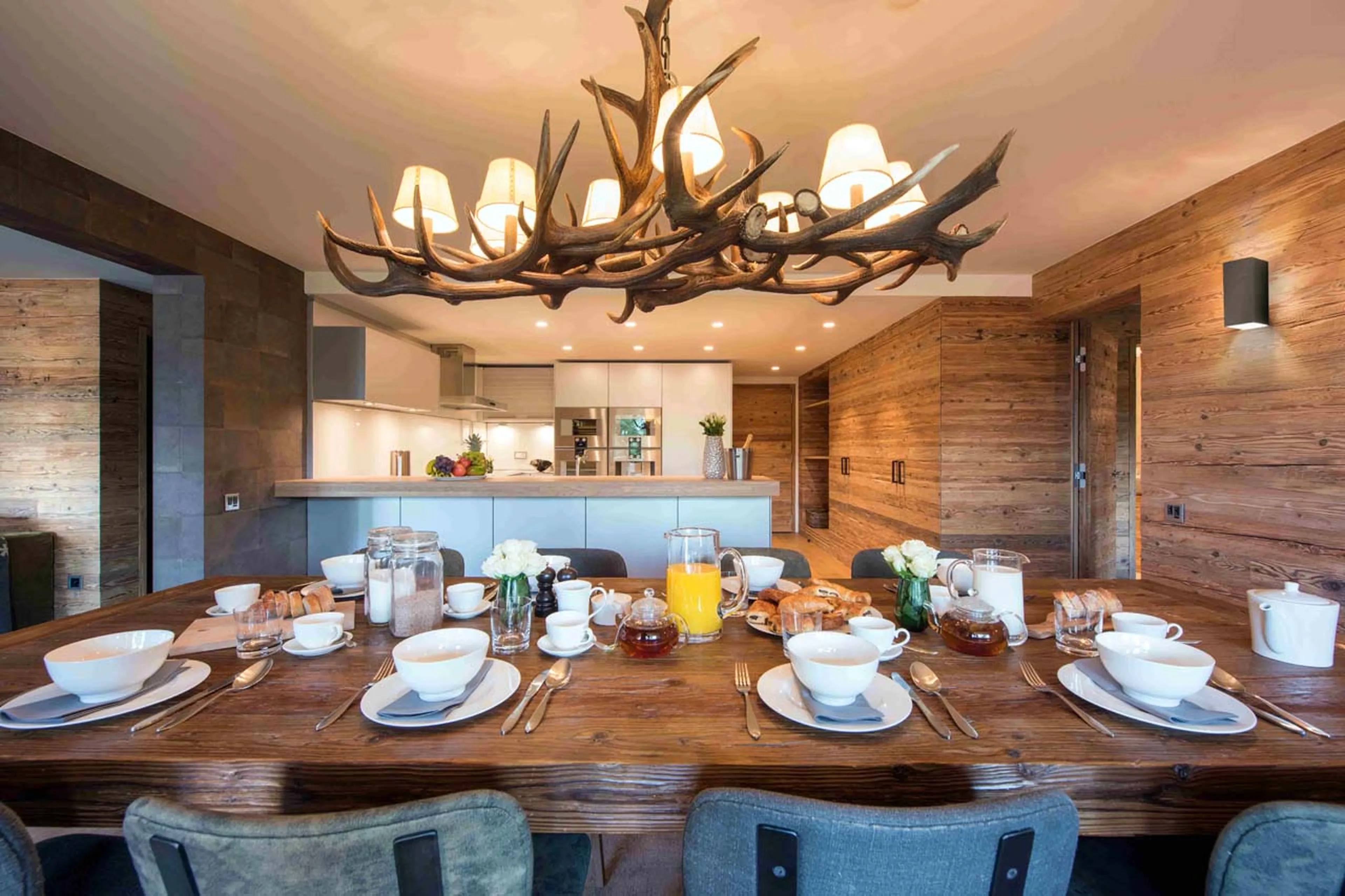 Dining table at Exterior of Apartment Rosalp 4 in Verbier