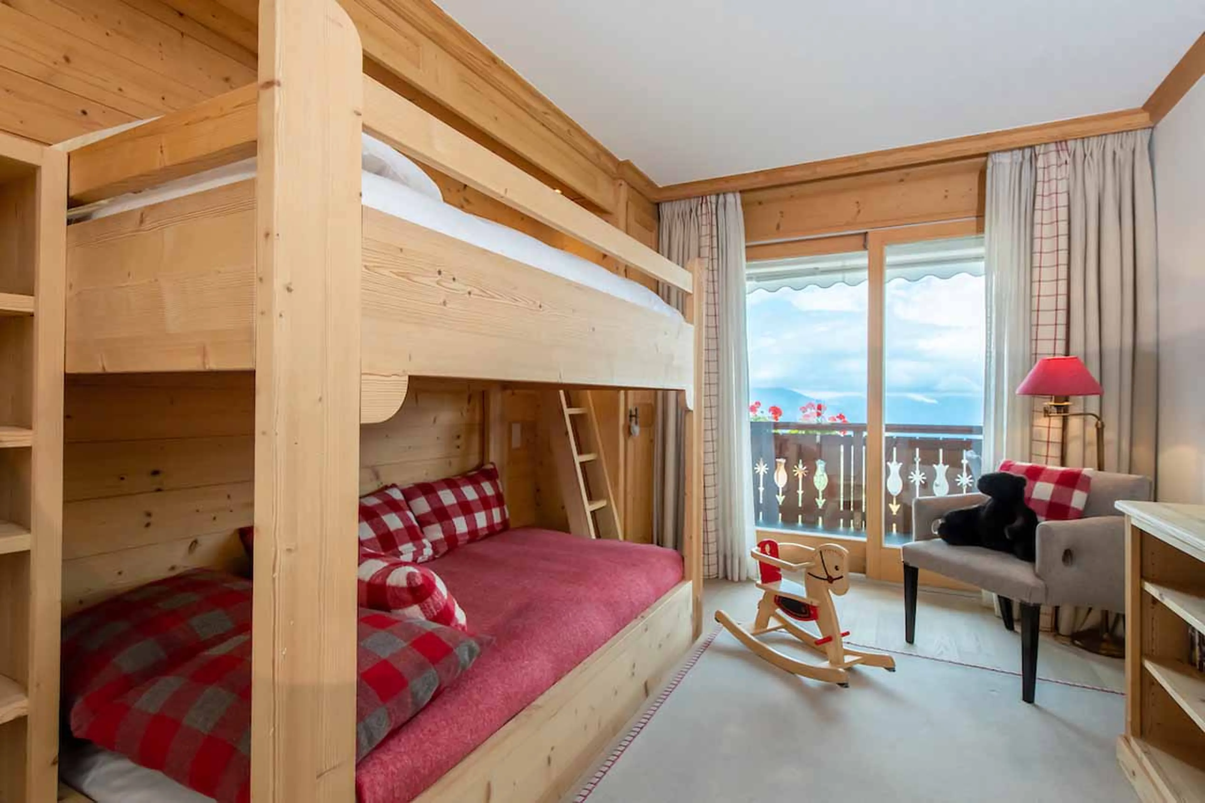 Children's bunk bedroom at Royal Penthouse in Villars sur Ollon