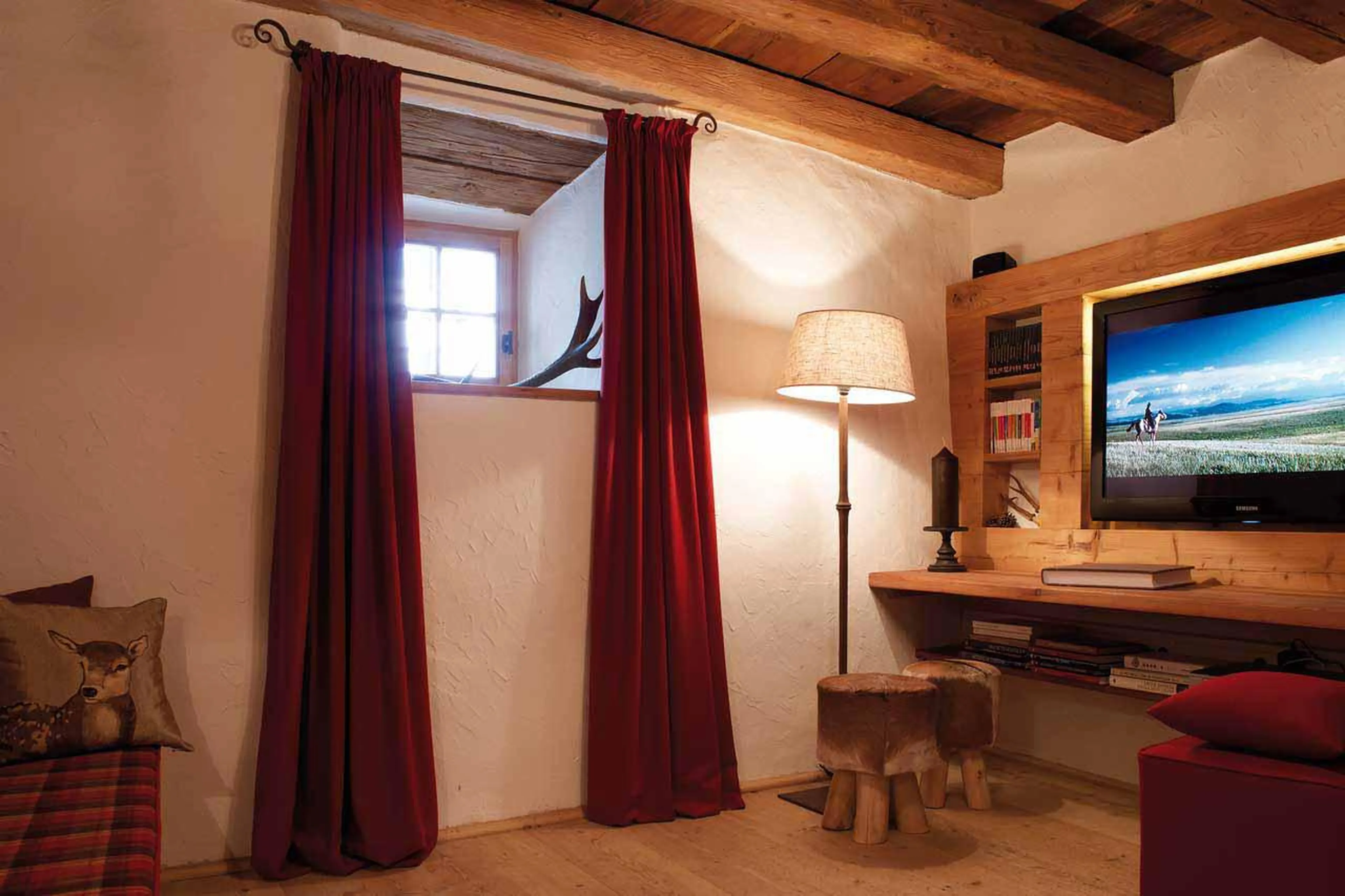 TV room at San Lorenzo Mountain Lodge in Kronplatz