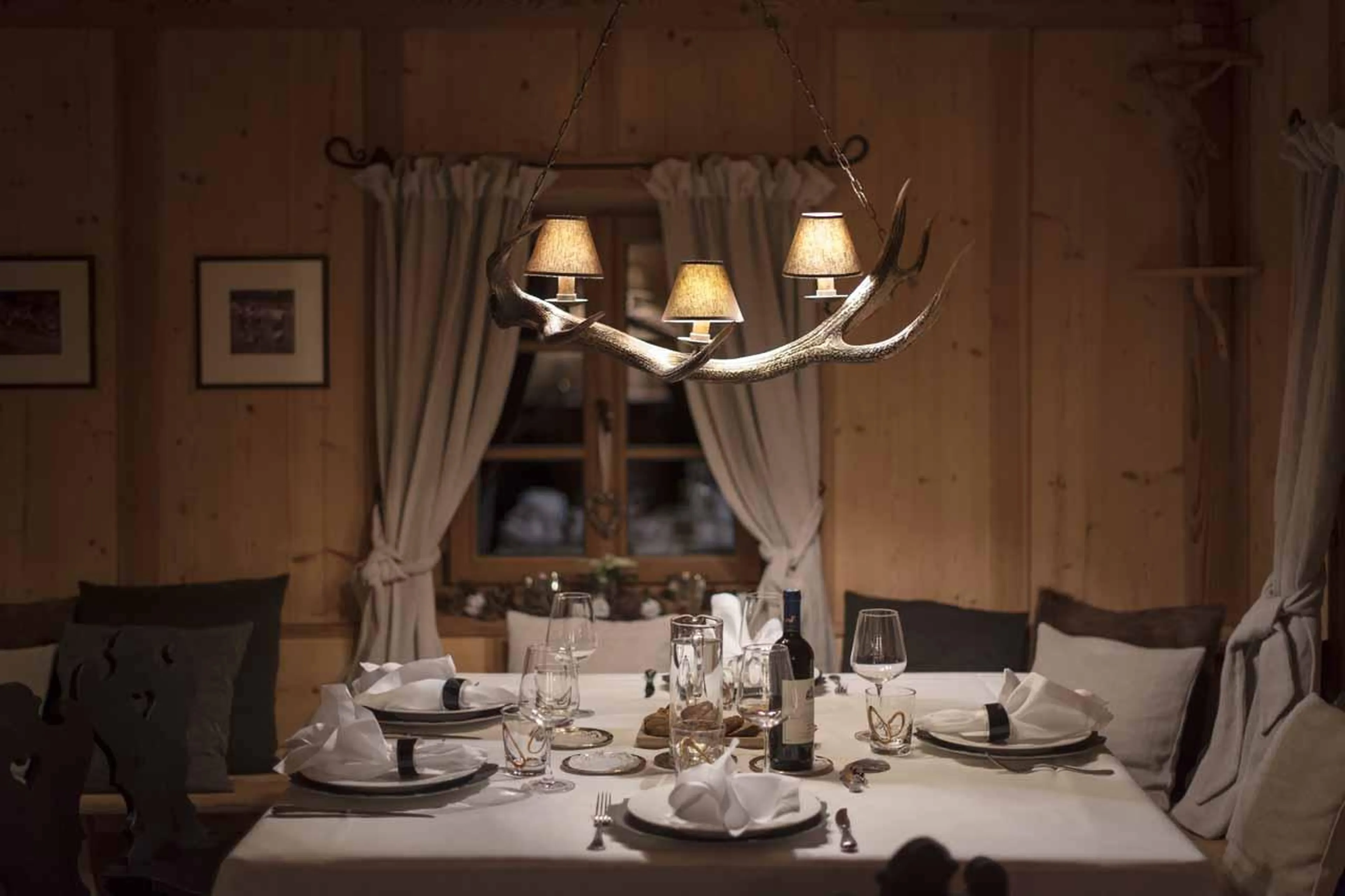 Dining room at San Lorenzo Mountain Lodge in Kronplatz