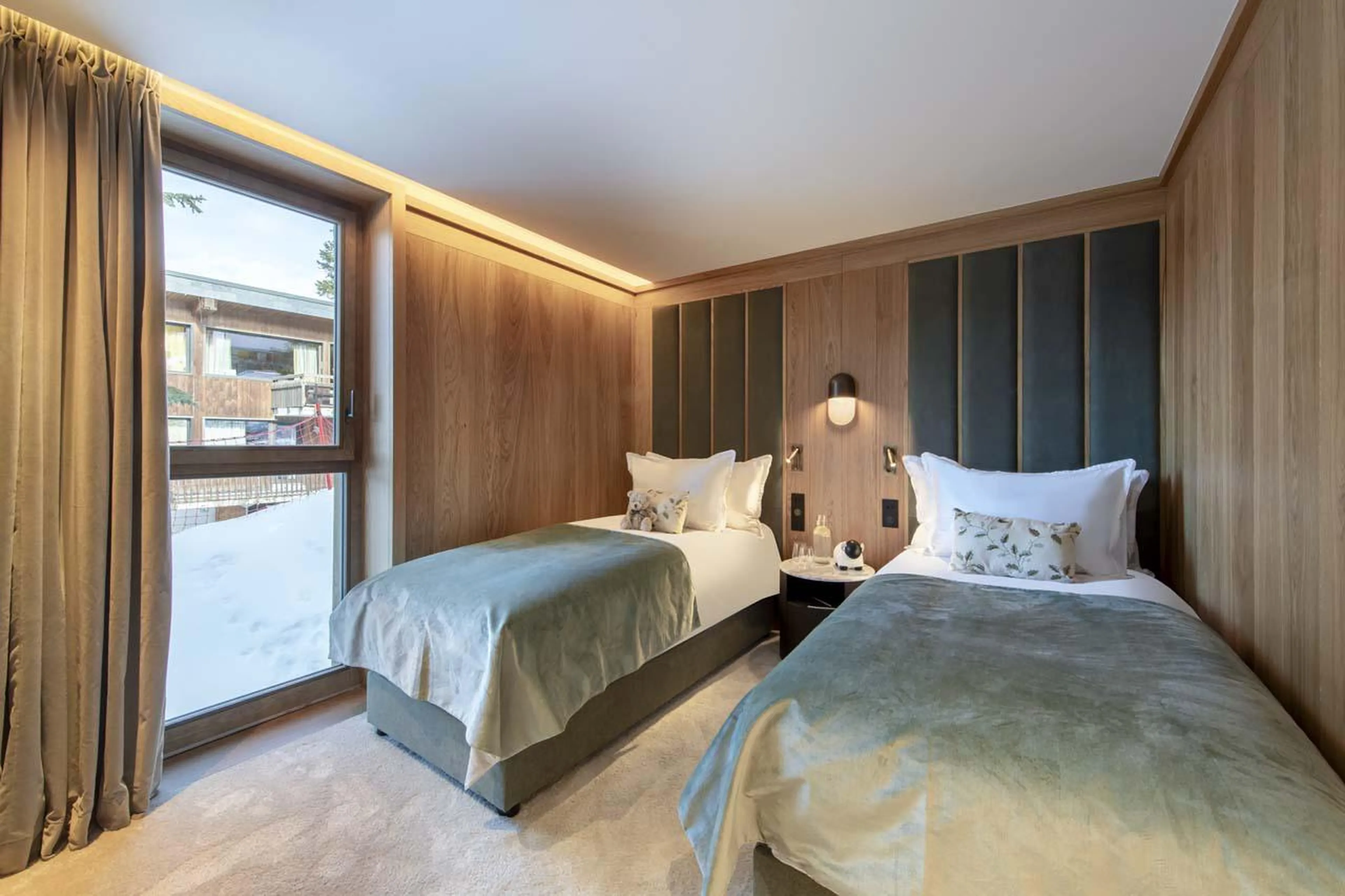 Twin bedroom with shared en-suite shower room at Sasha Apartment 4 in Courchevel 1850