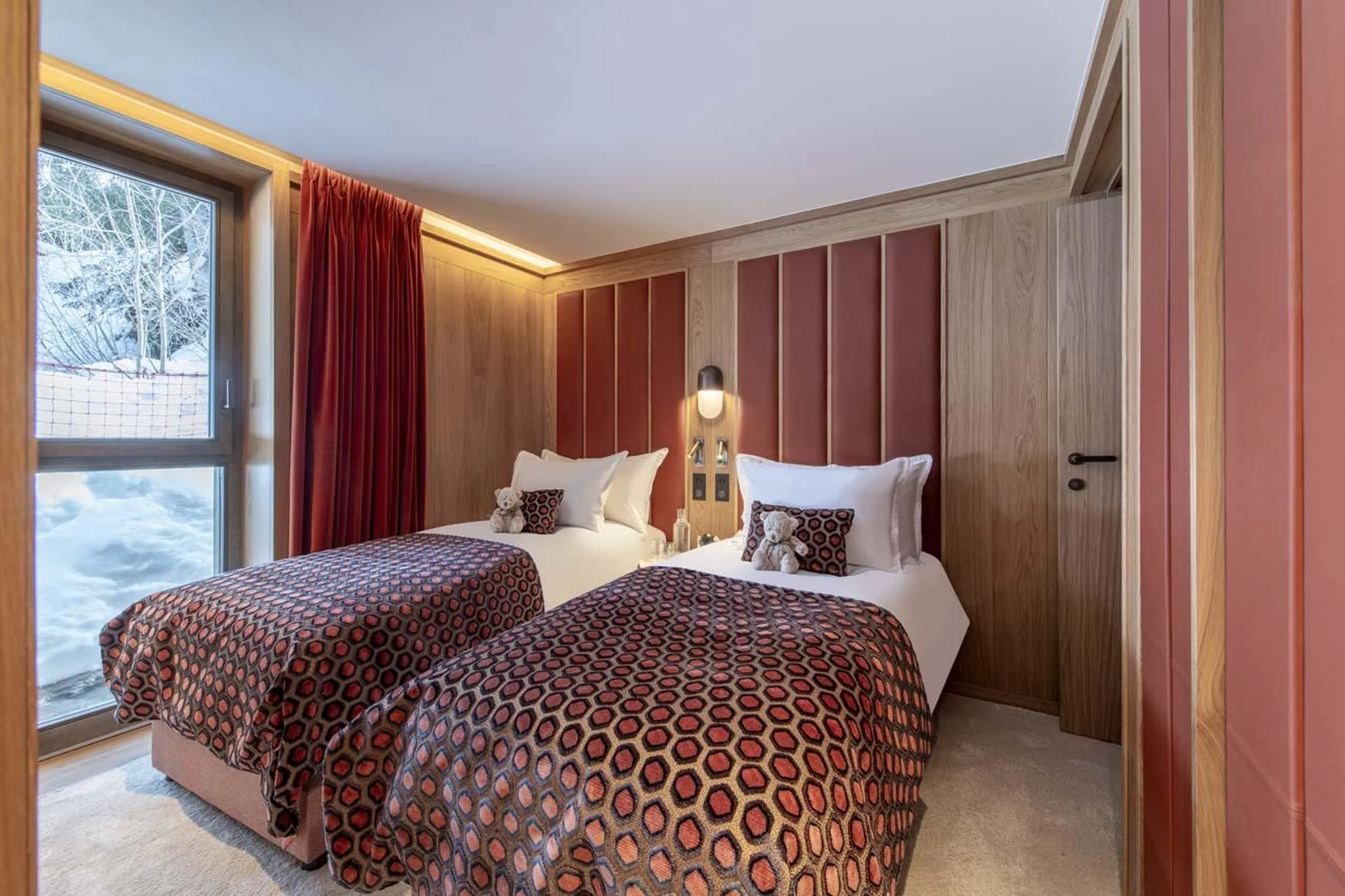 Twin bedroom with shared en-suite shower room at Sasha Apartment 4 in Courchevel 1850