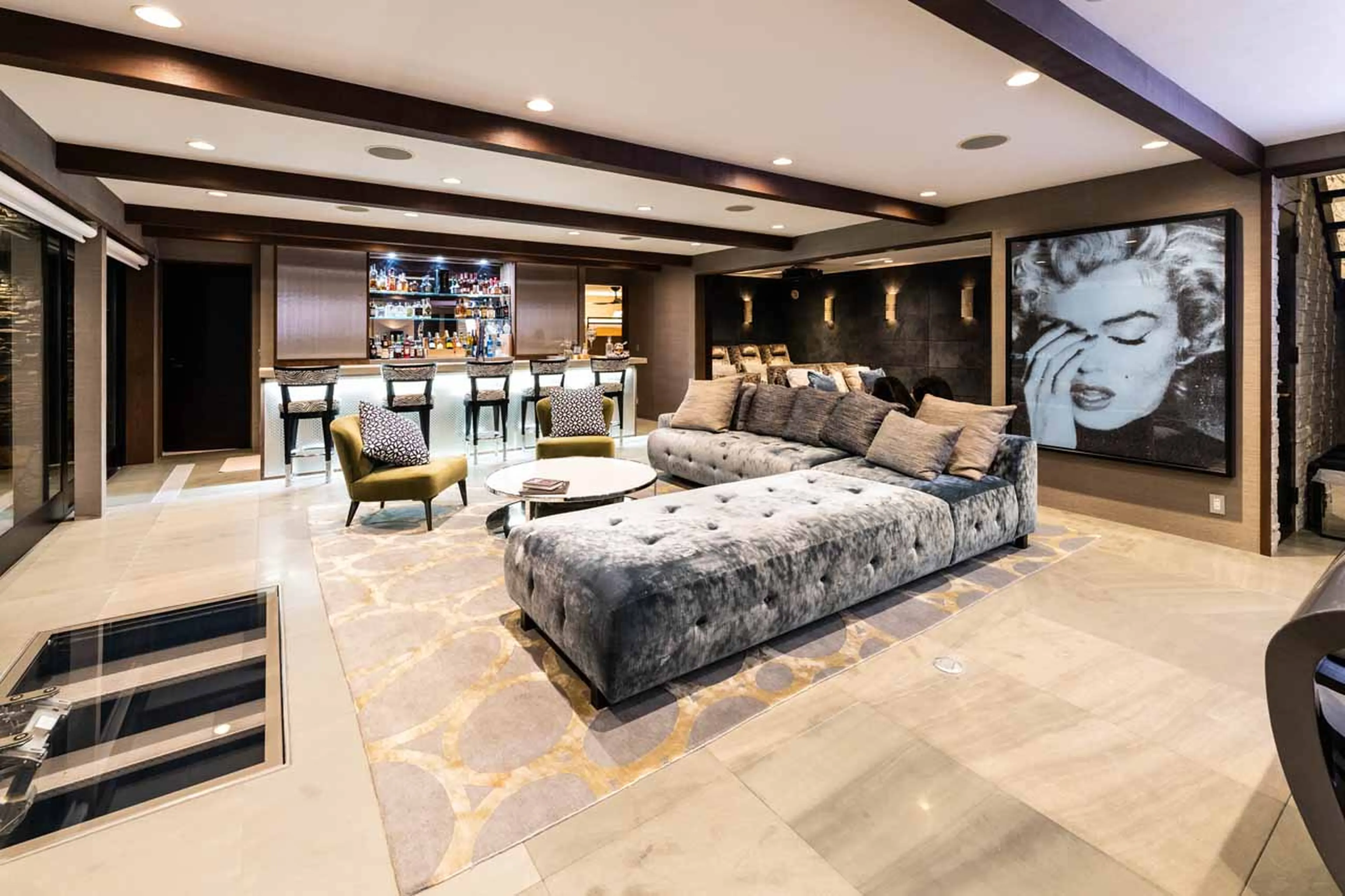 Games room with bar at Seasons Residence in Niseko