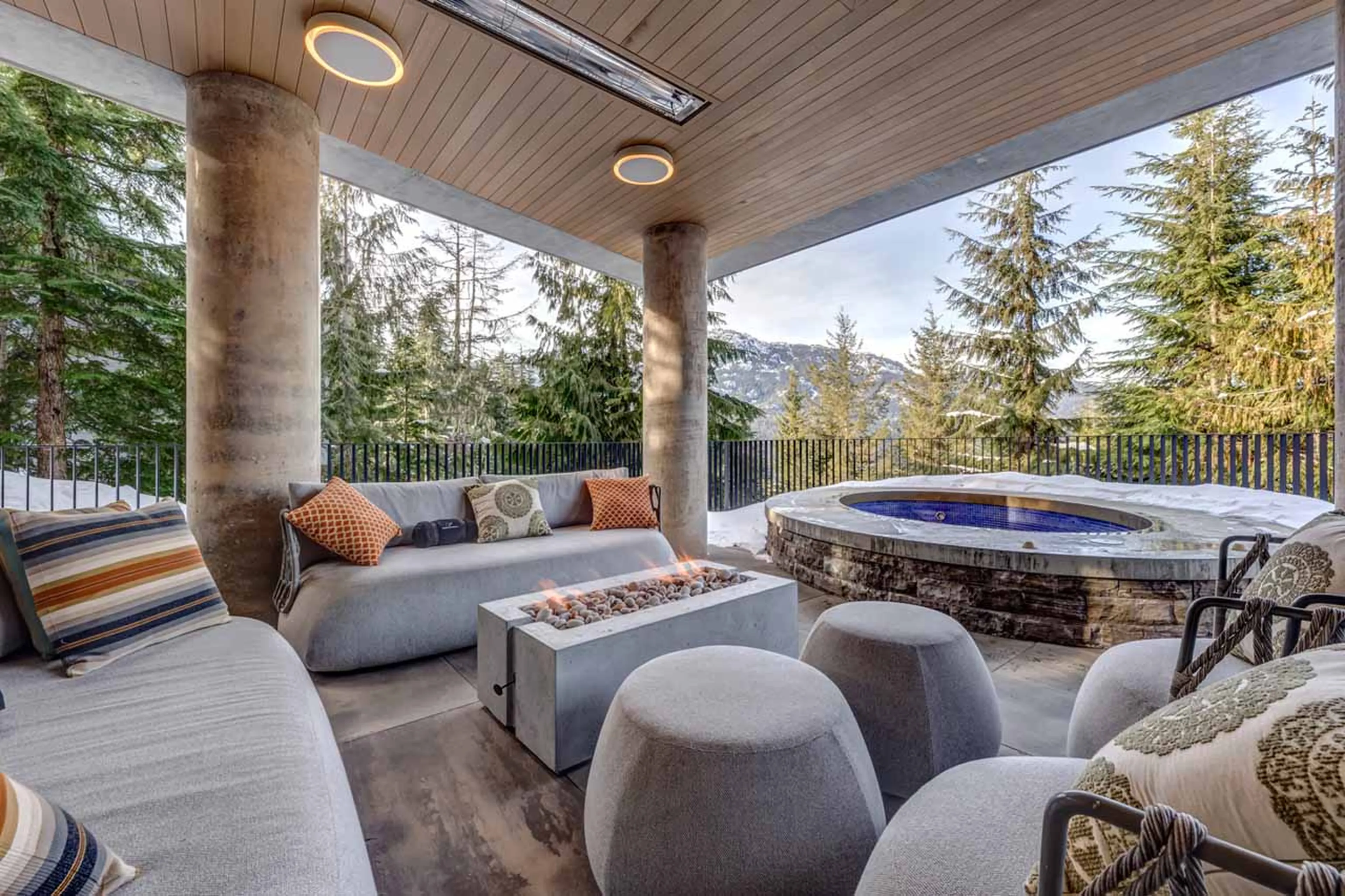 Outdoor hot tub at Serenity Estate Kadenwood in Whistler