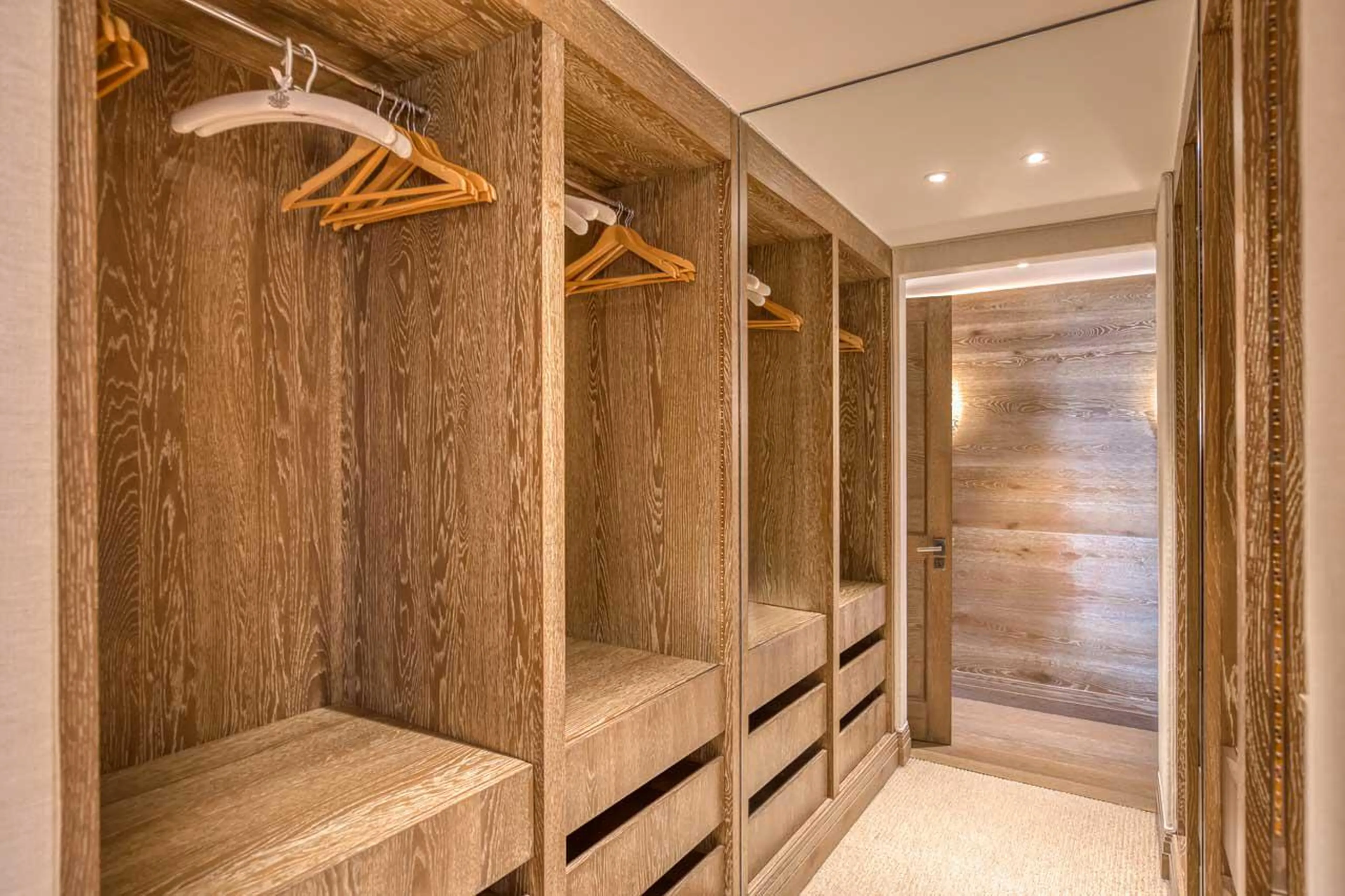 Dressing area in Shemshak Lodge in Courchevel 1850