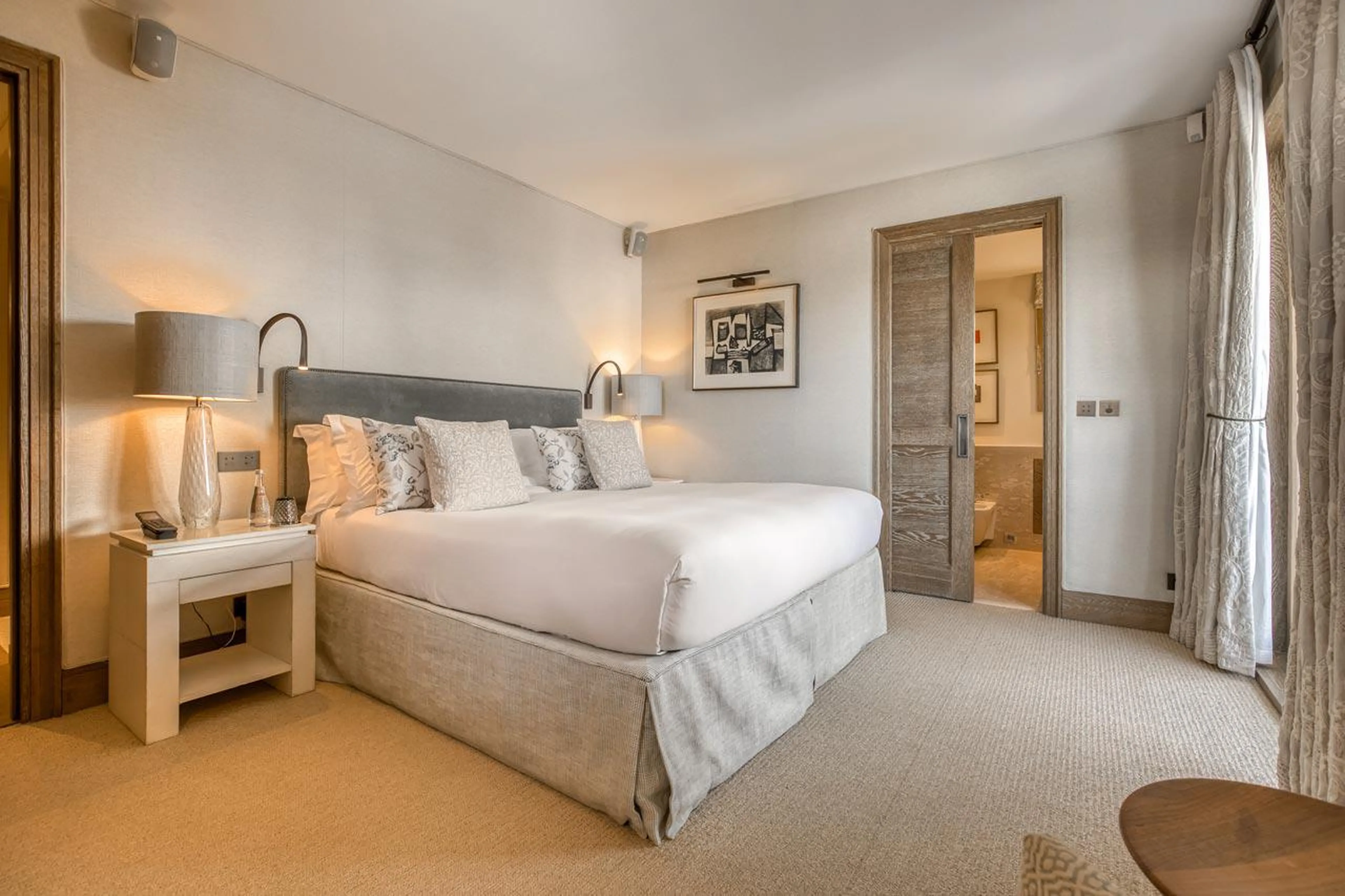 Super king size bed in en-suite master bedroom in Shemshak Lodge in Courchevel 1850