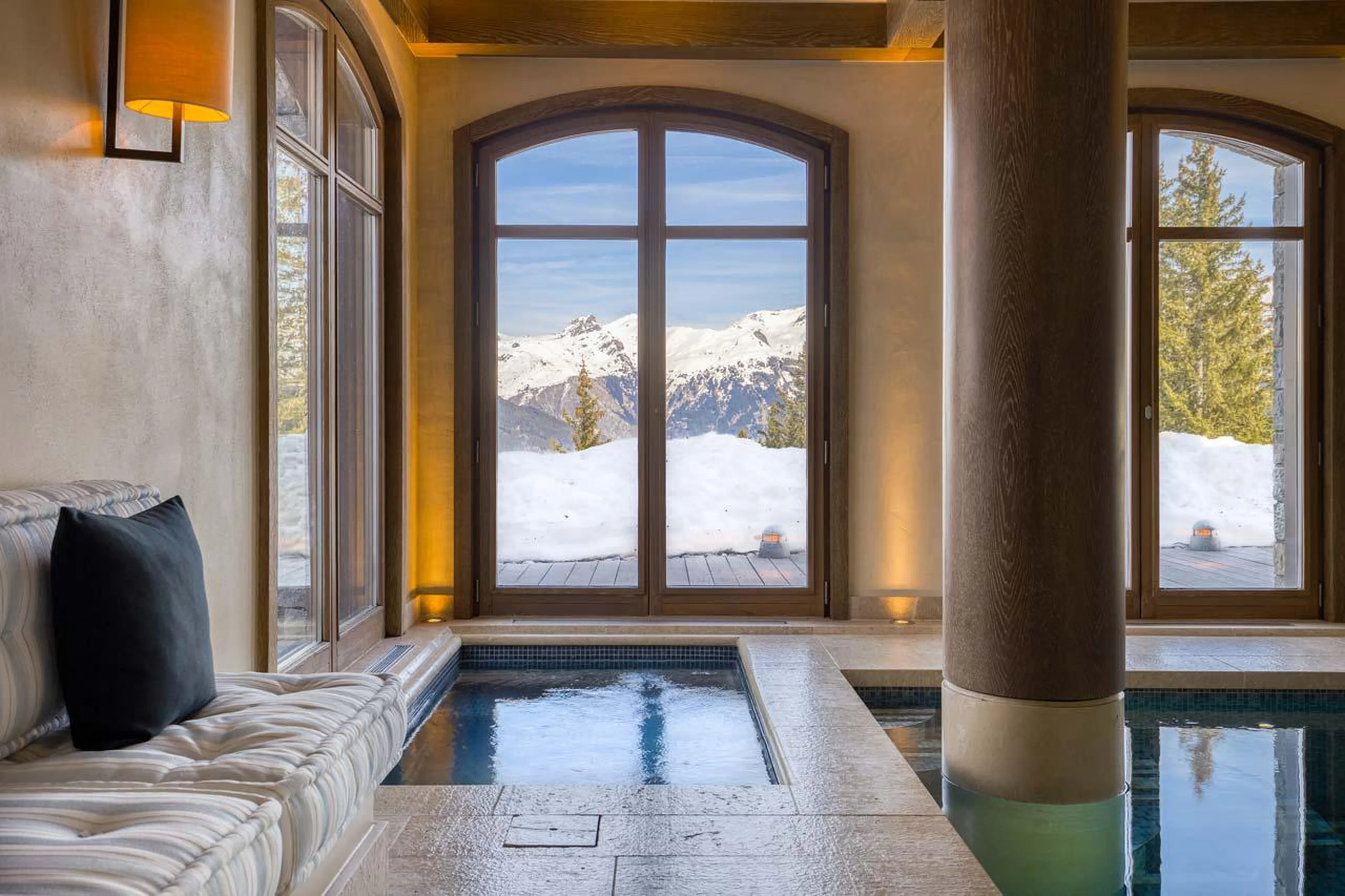 Relax in Jacuzzi of Shemshak Lodge in Courchevel 1850