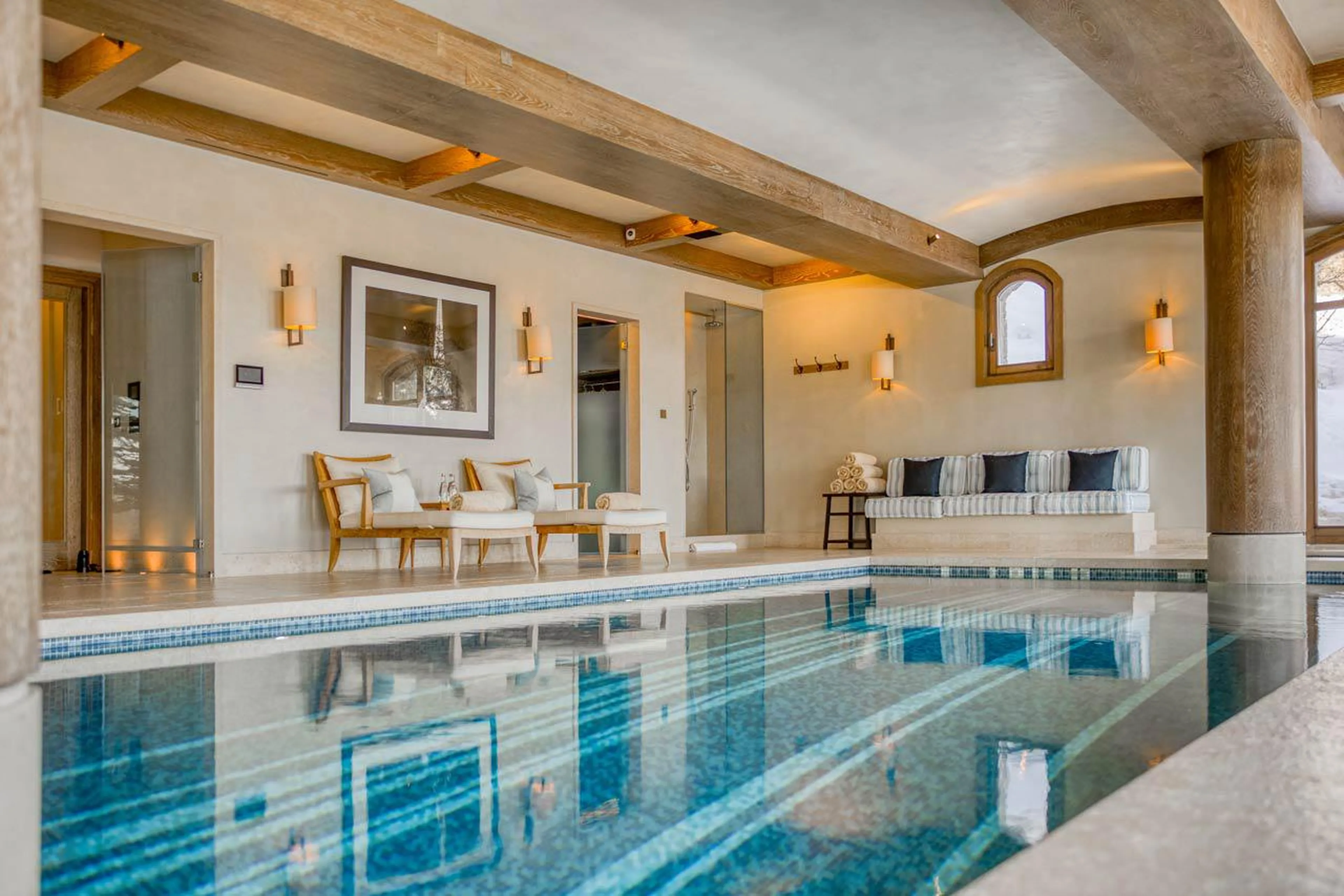 Heated indoor swimming pool with relaxation area in Shemshak Lodge in Courchevel 1850